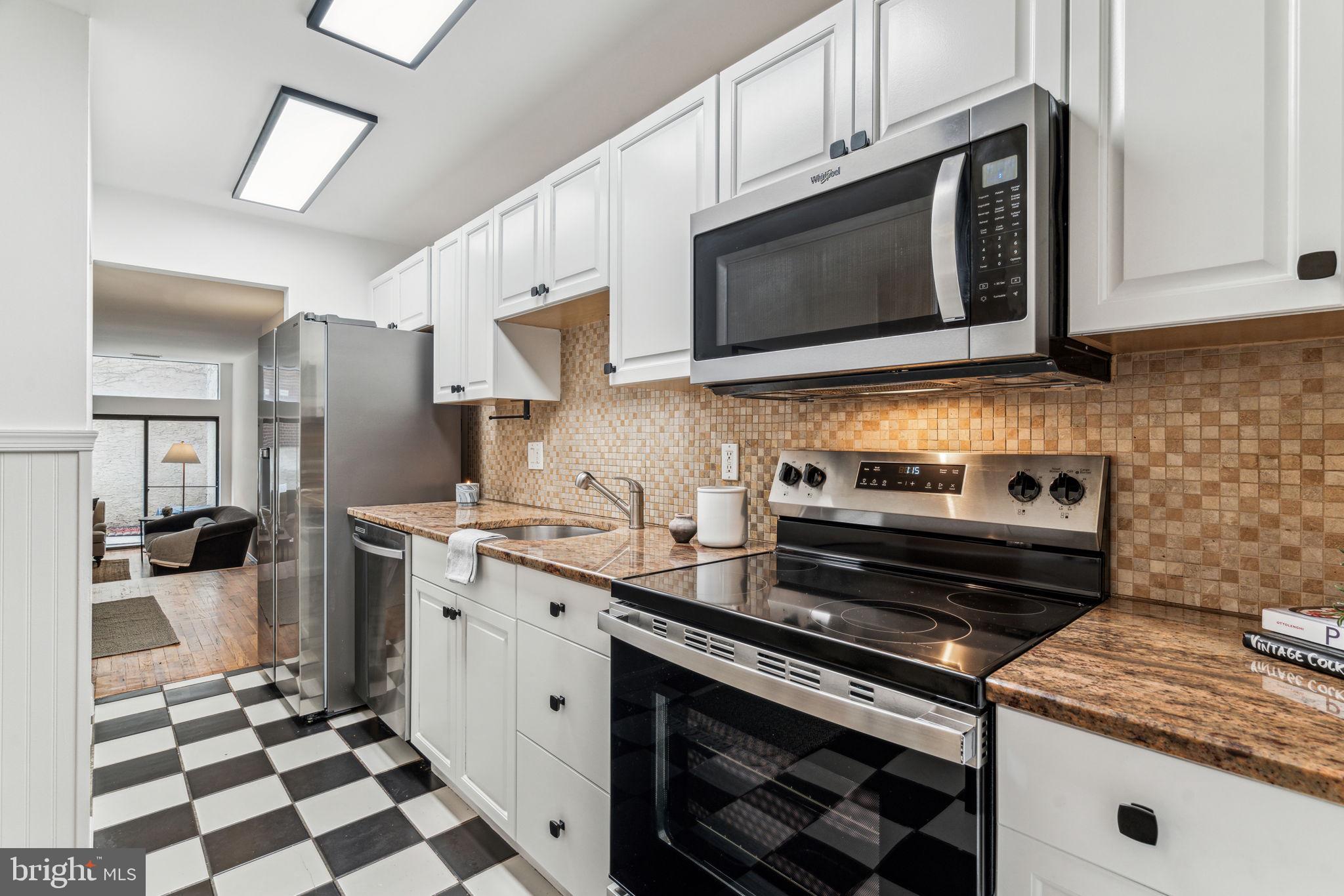 LOGAN SQUARE - Residential