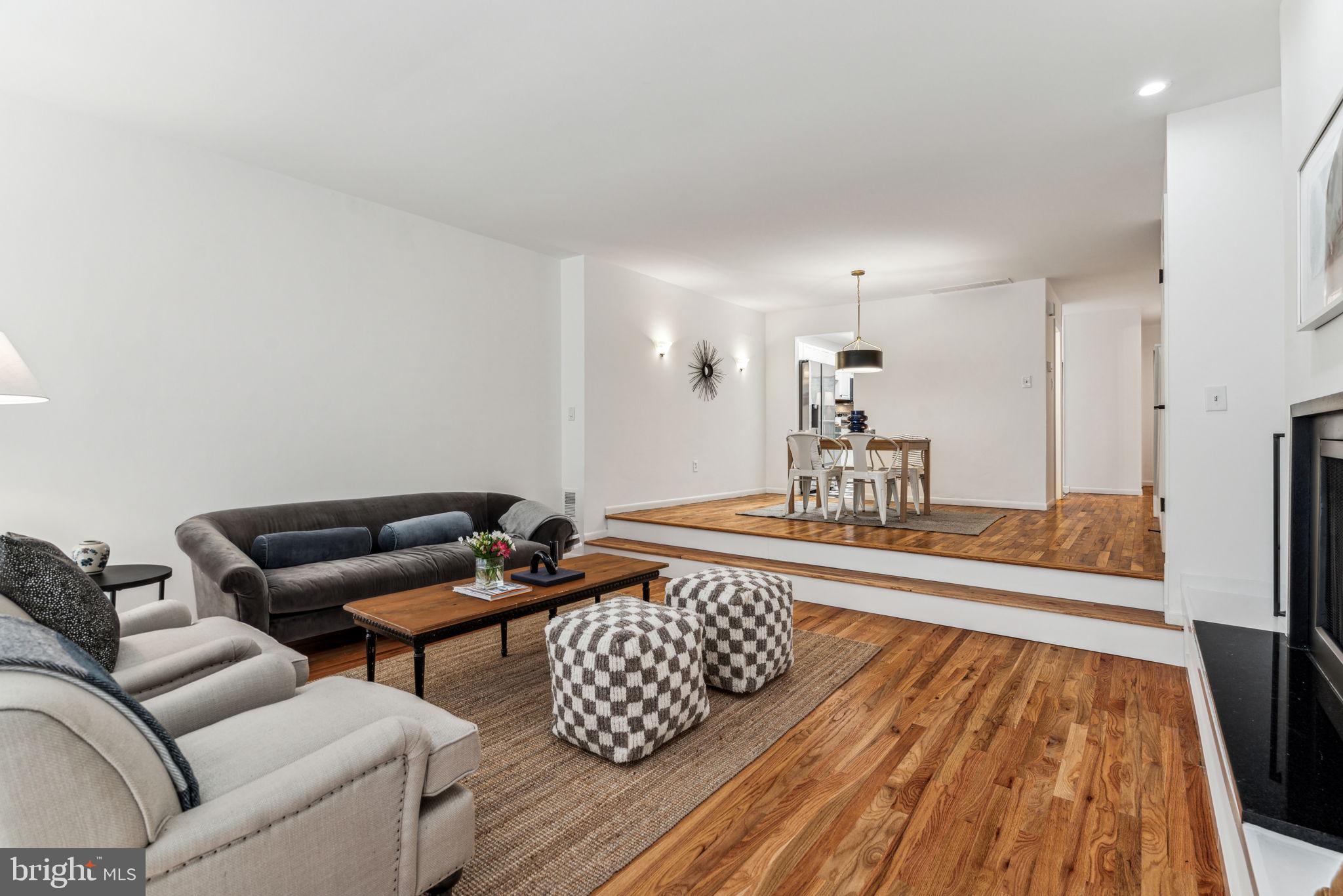 LOGAN SQUARE - Residential