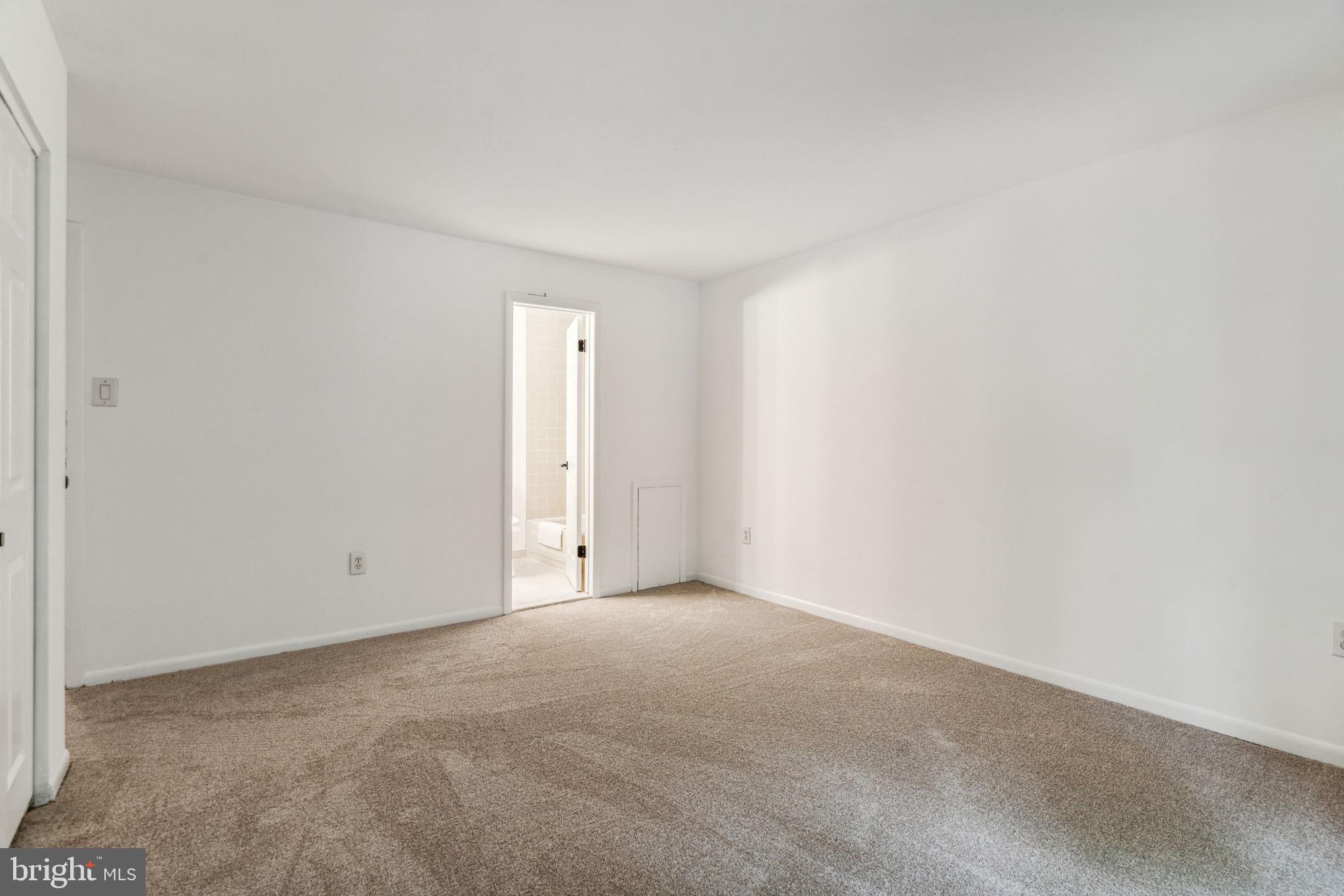 LOGAN SQUARE - Residential