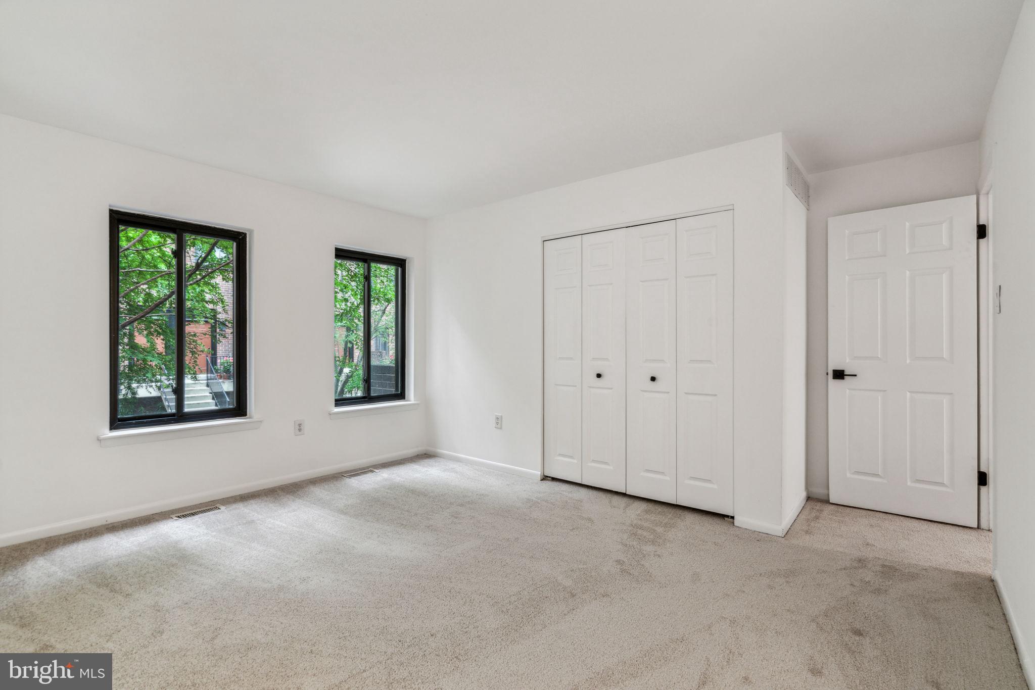 LOGAN SQUARE - Residential