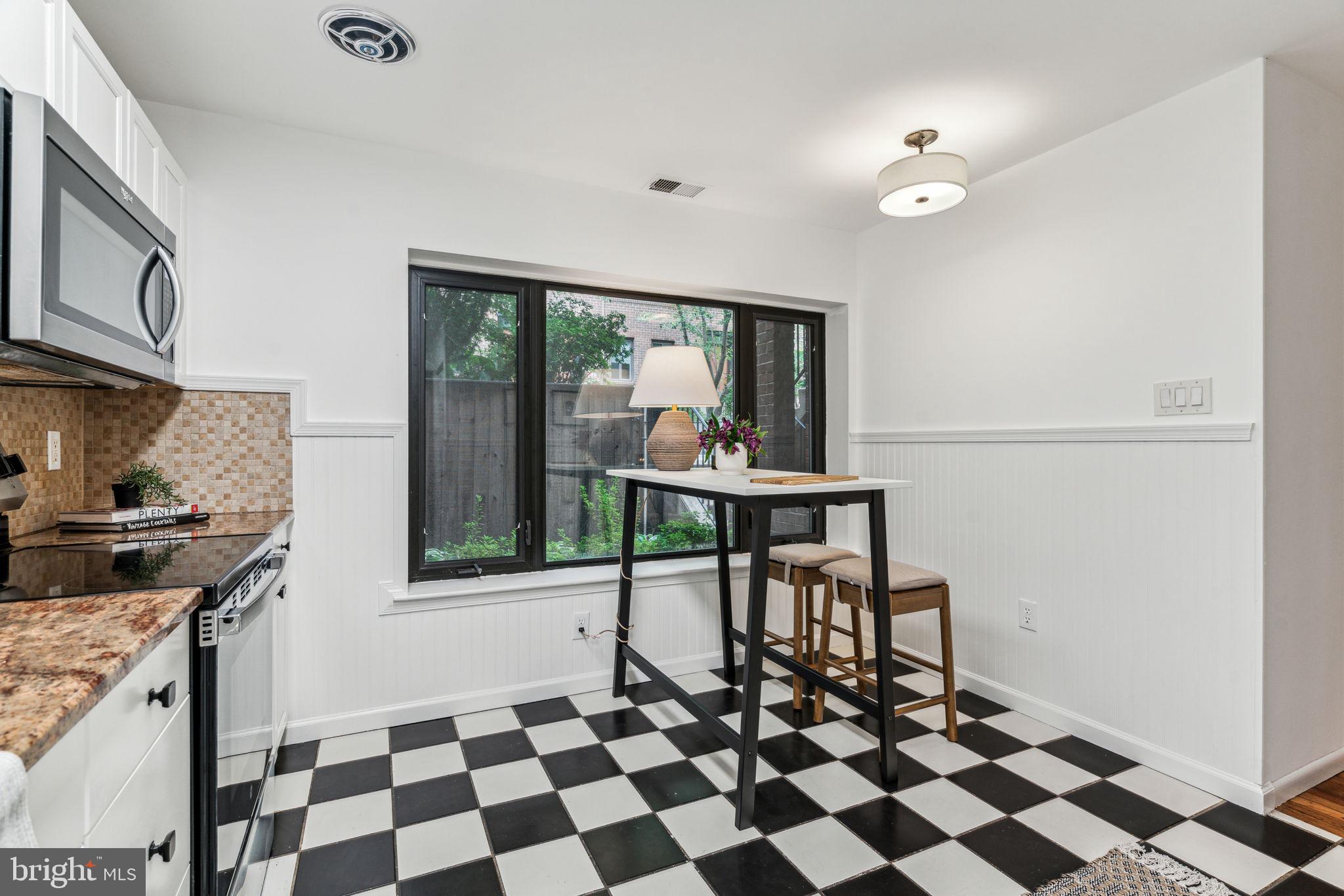 LOGAN SQUARE - Residential