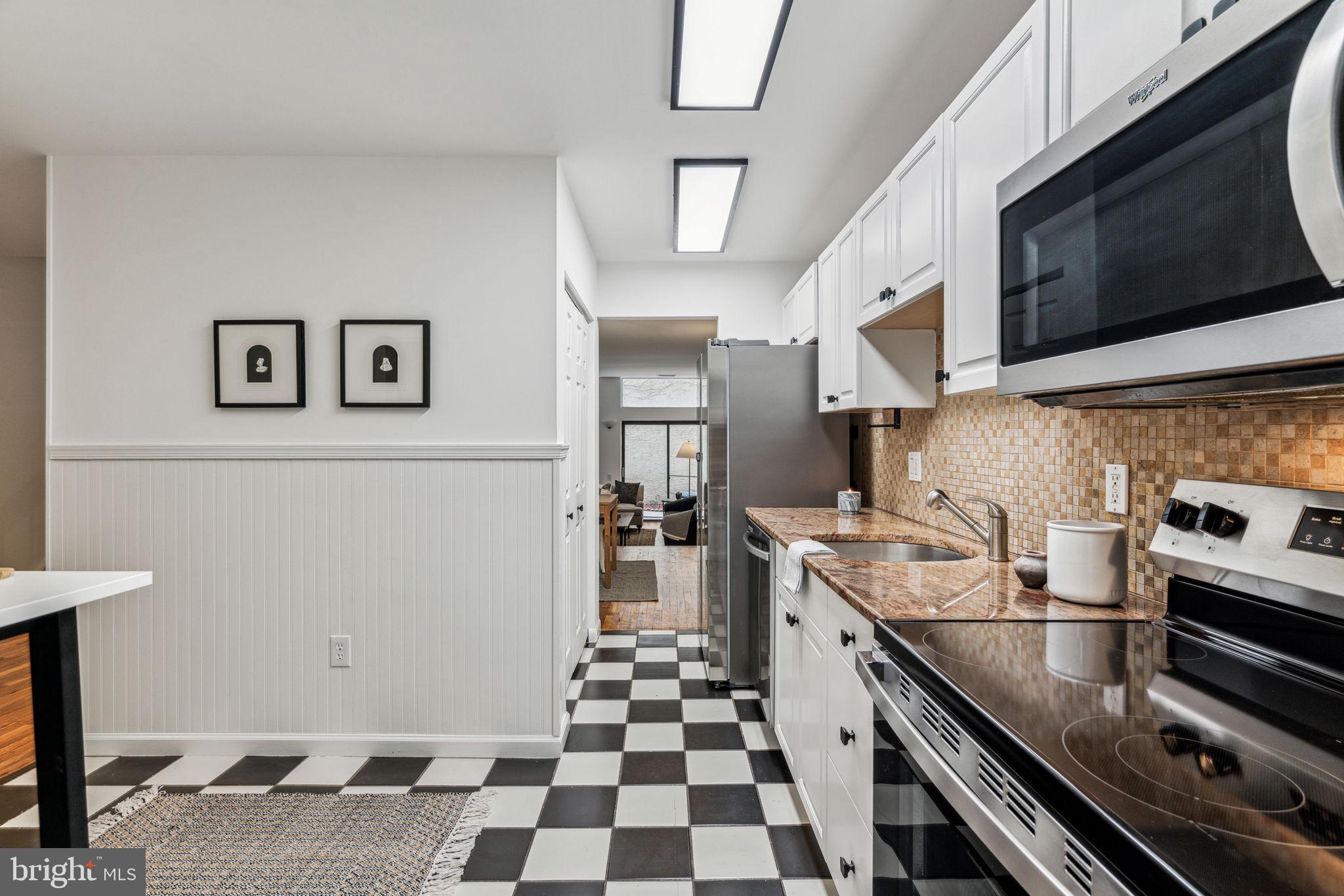 LOGAN SQUARE - Residential