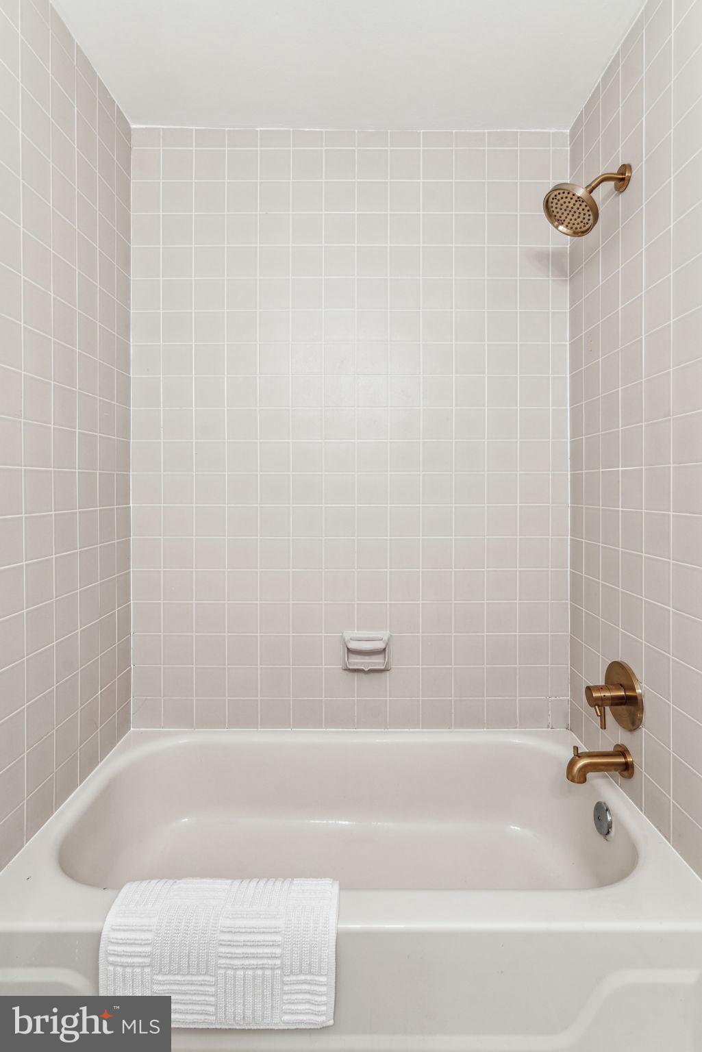 LOGAN SQUARE - Residential