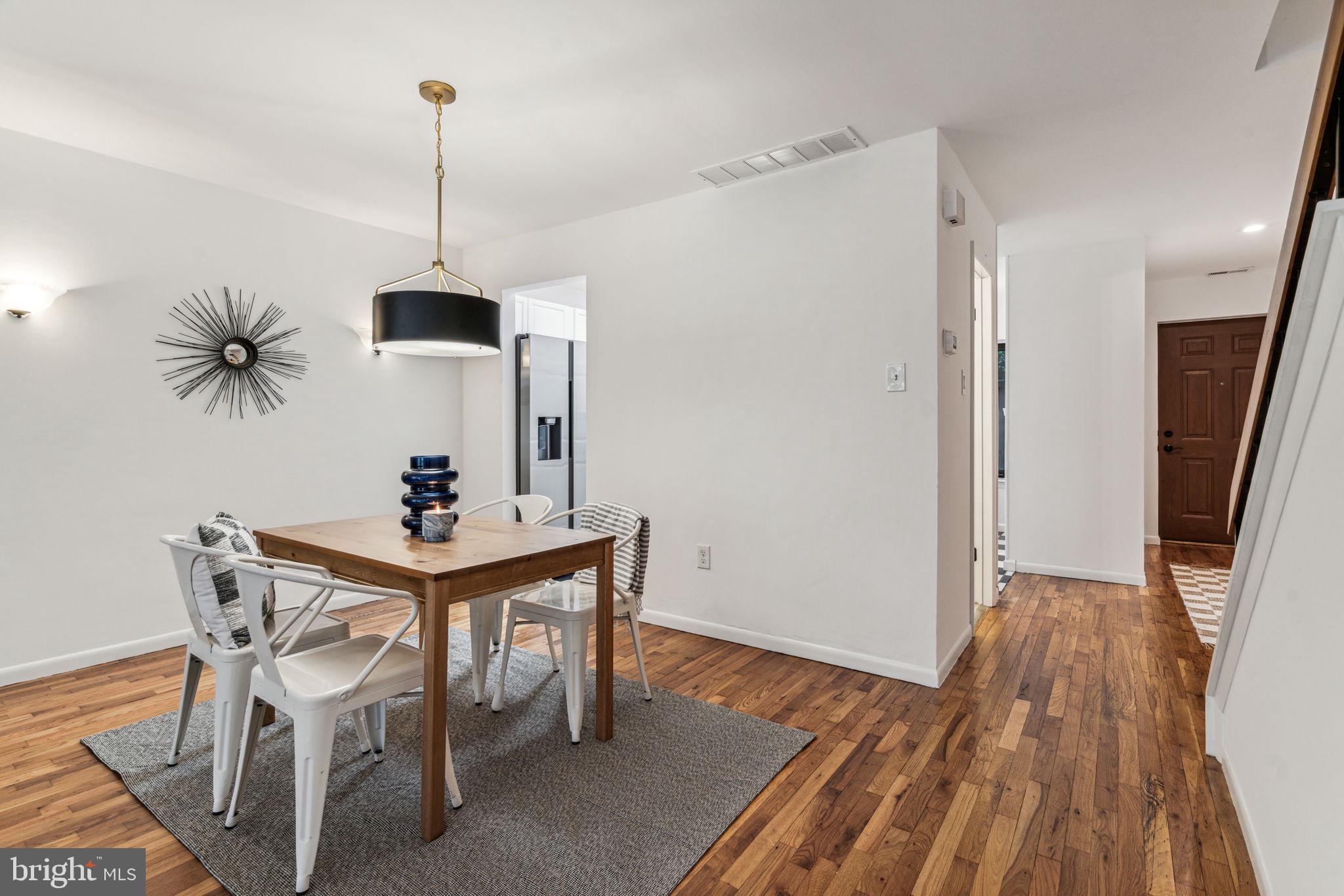 LOGAN SQUARE - Residential