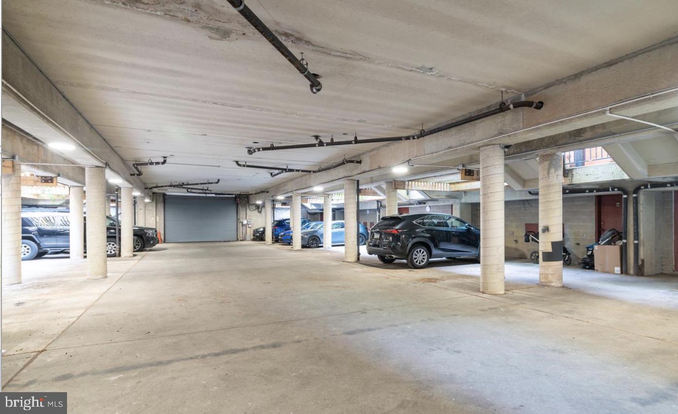 LOGAN SQUARE - Residential