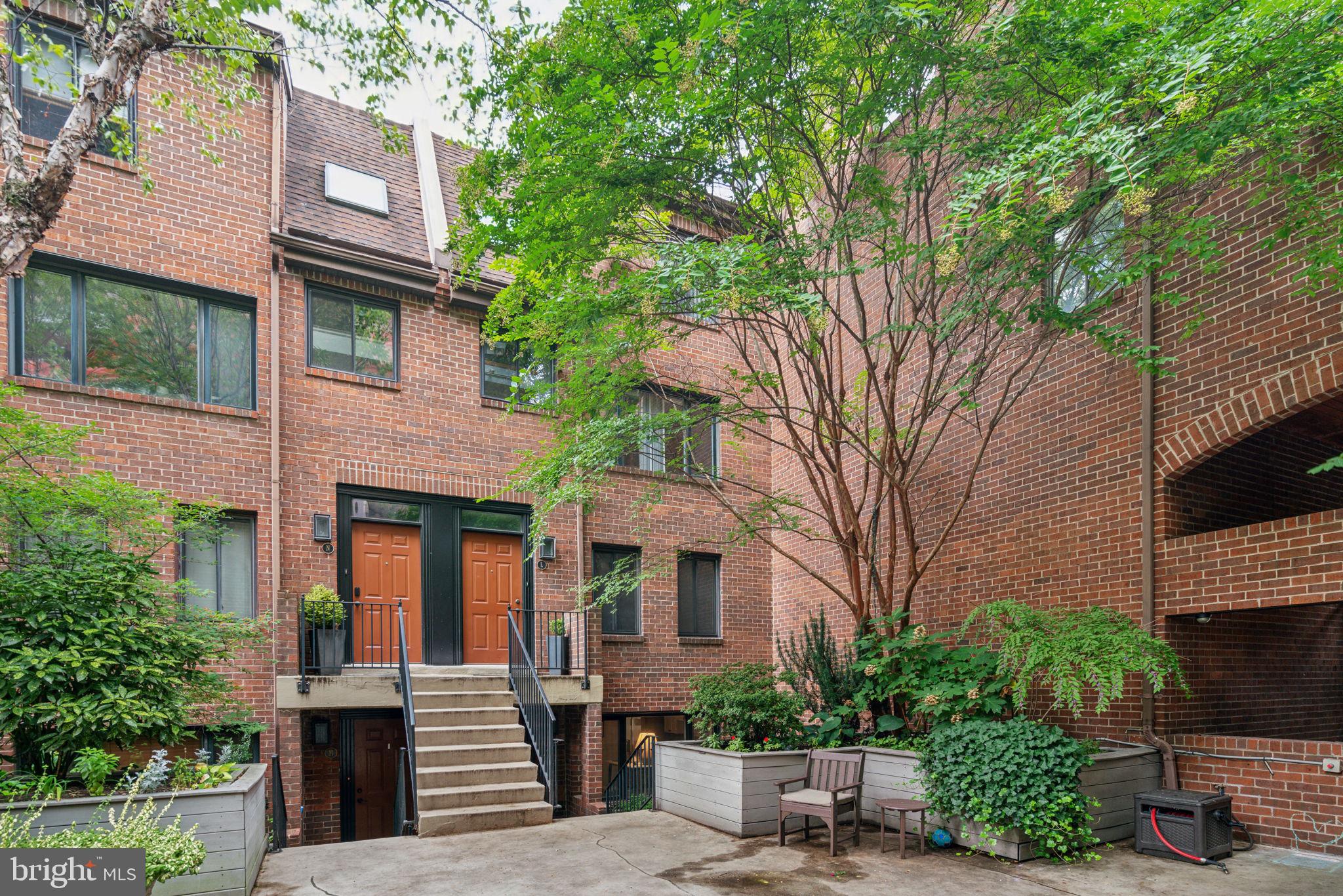 LOGAN SQUARE - Residential