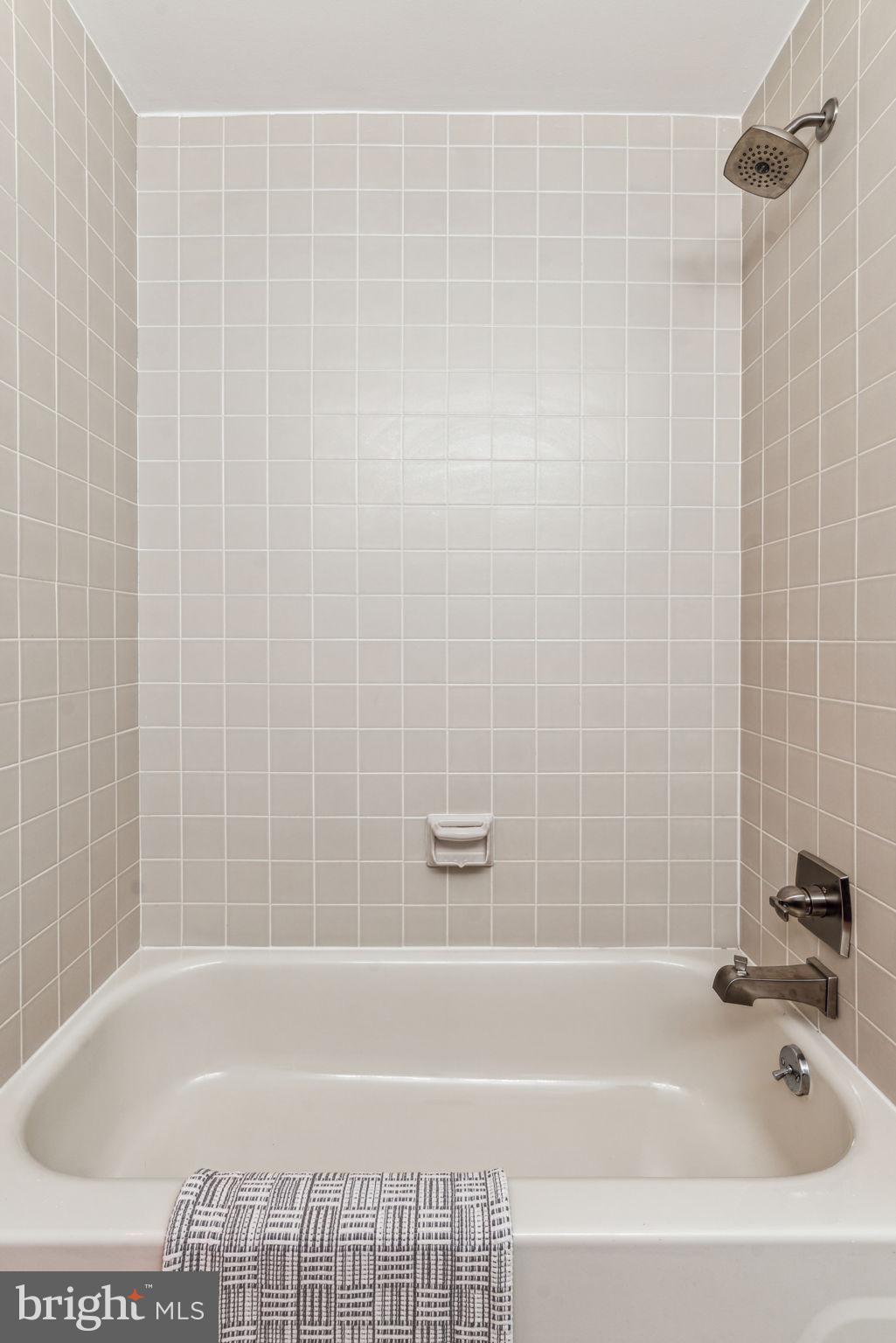 LOGAN SQUARE - Residential