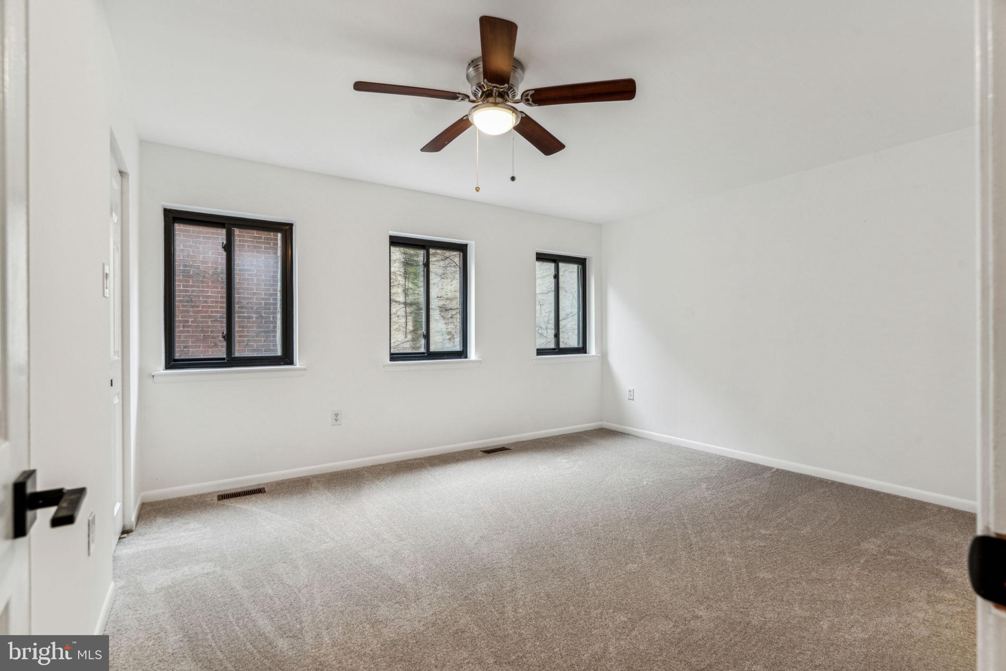 LOGAN SQUARE - Residential