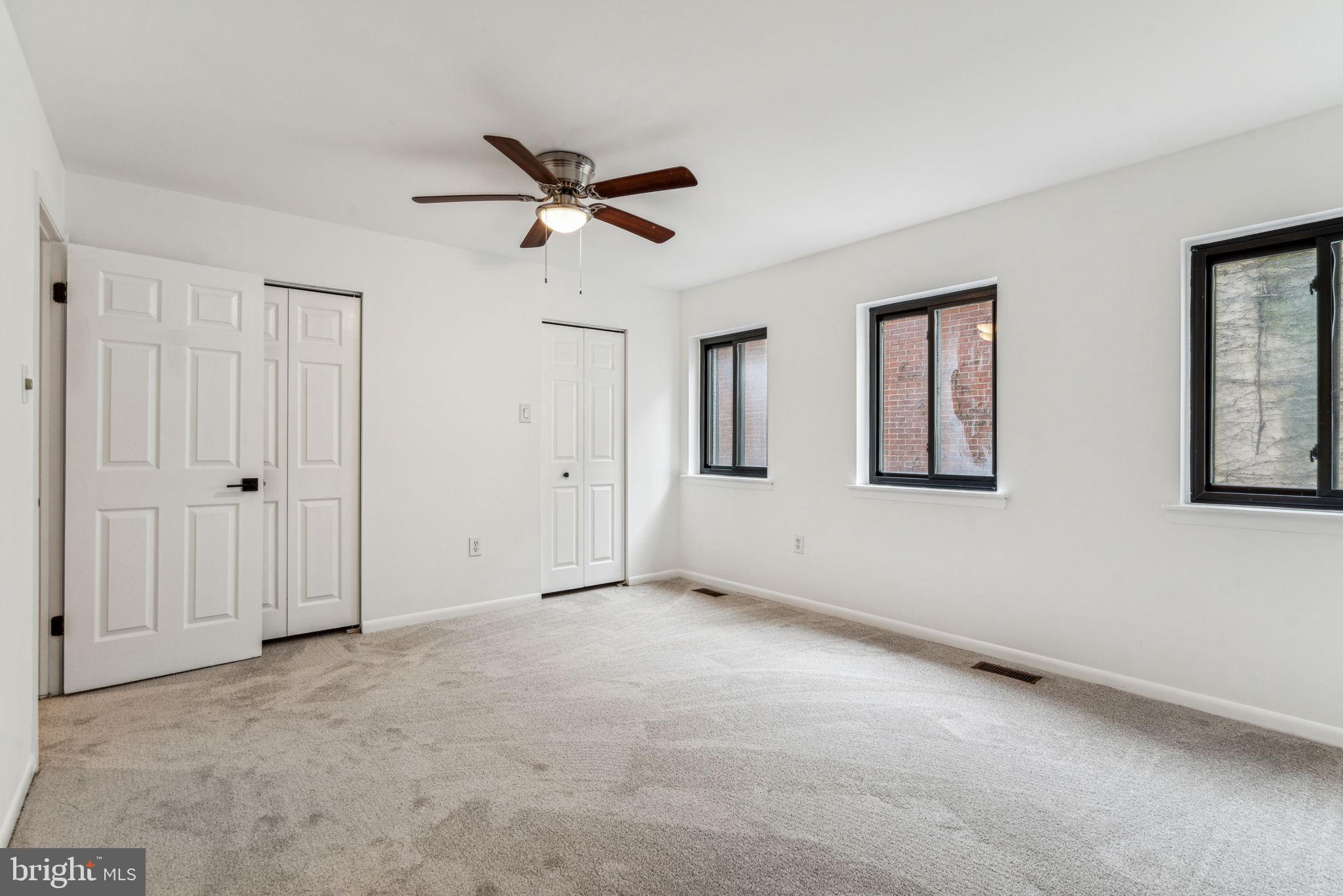 LOGAN SQUARE - Residential