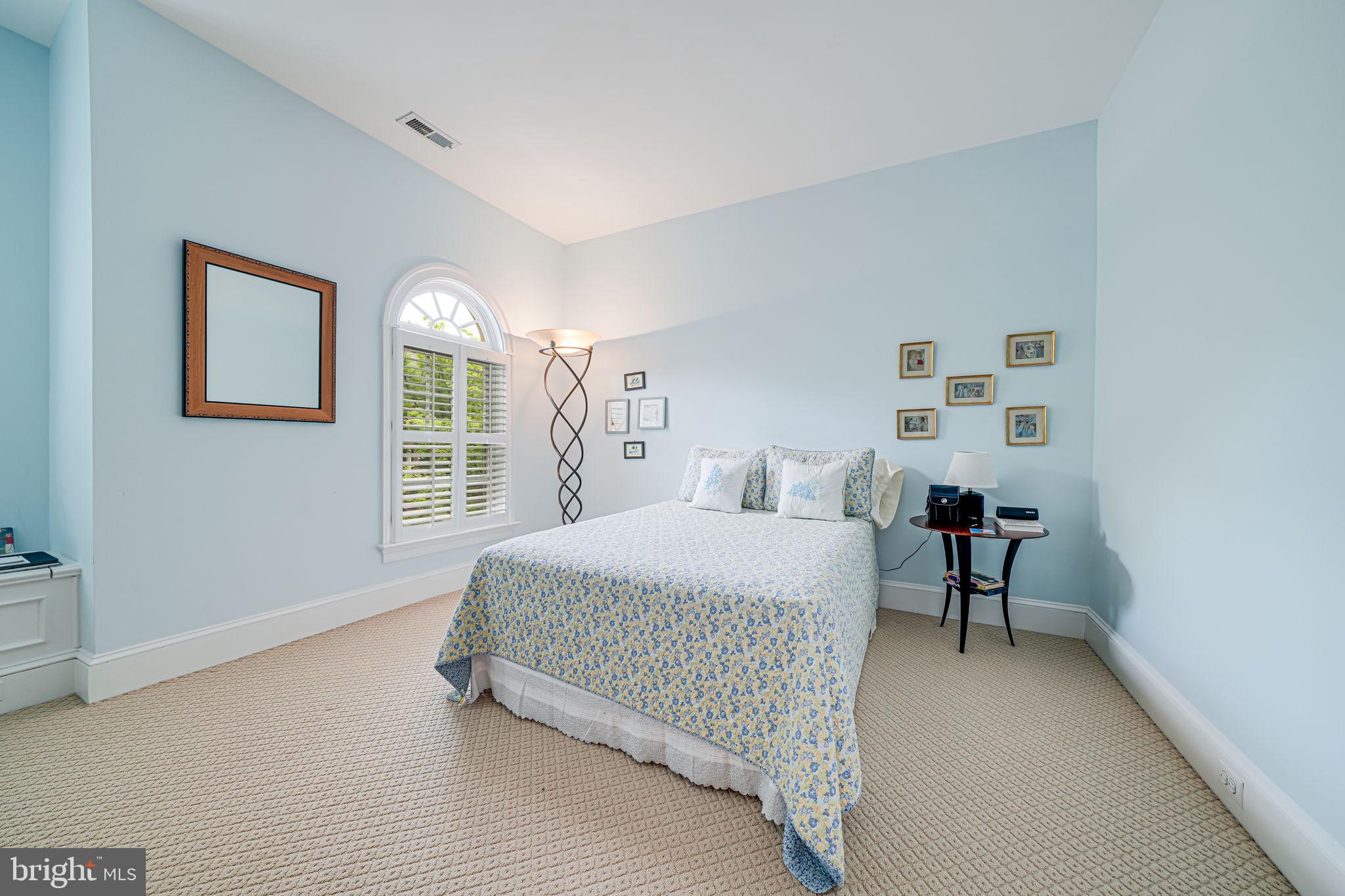 MAYFAIR OF MCLEAN - Residential