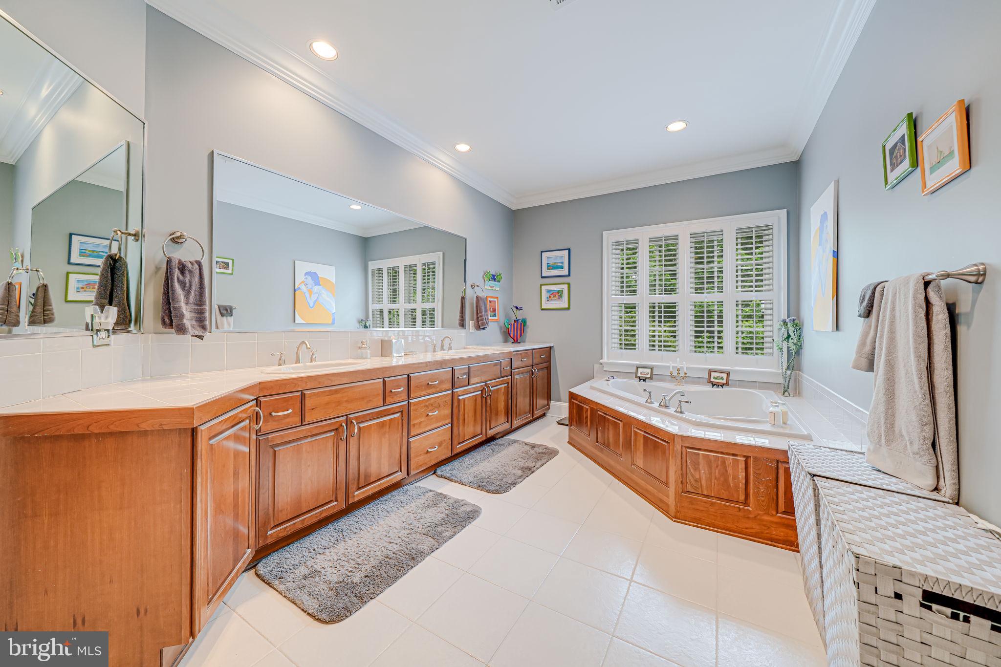 MAYFAIR OF MCLEAN - Residential