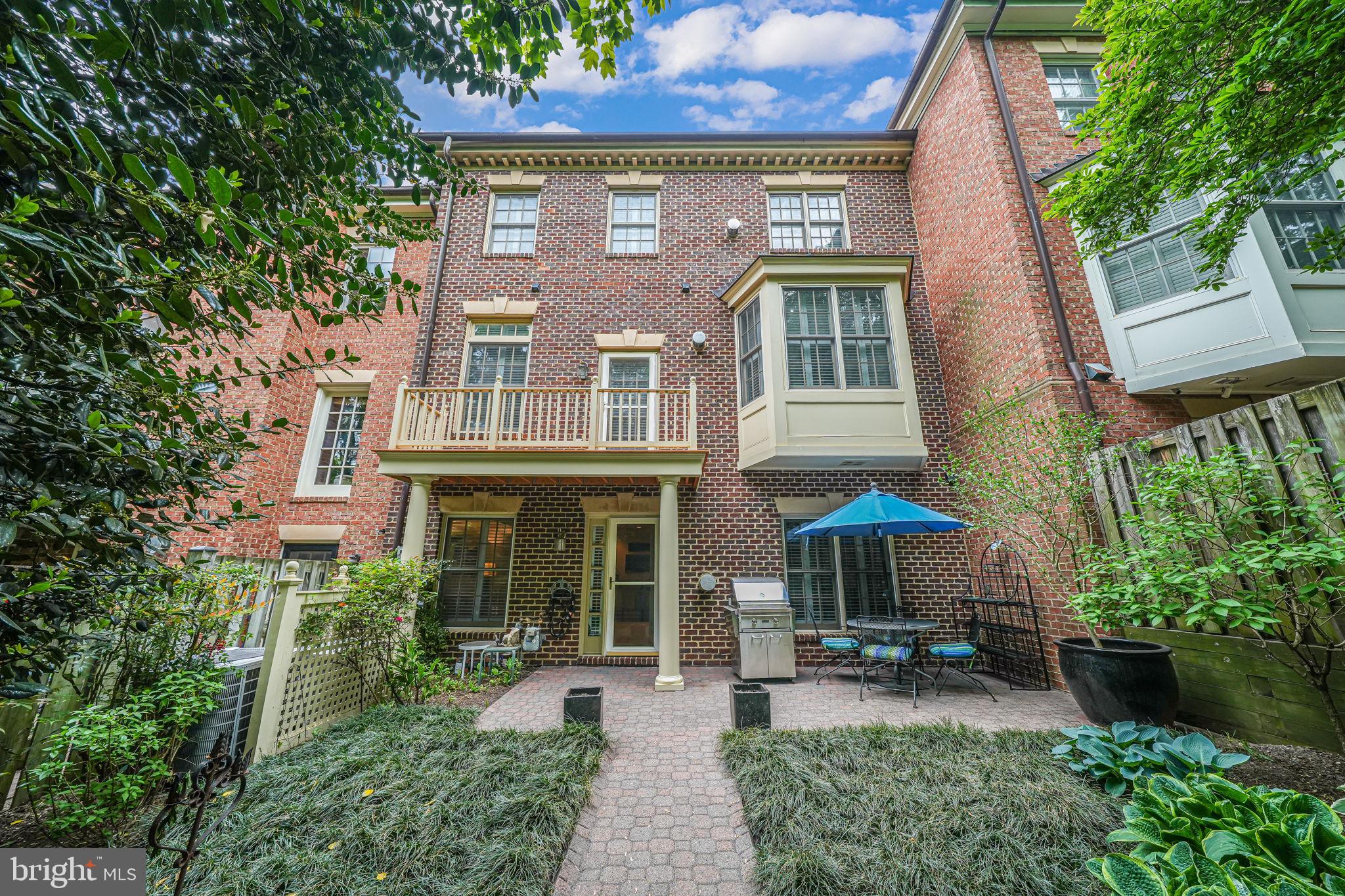 MAYFAIR OF MCLEAN - Residential