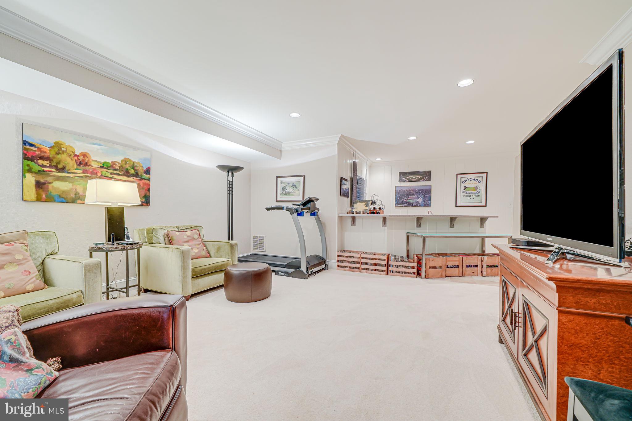 MAYFAIR OF MCLEAN - Residential