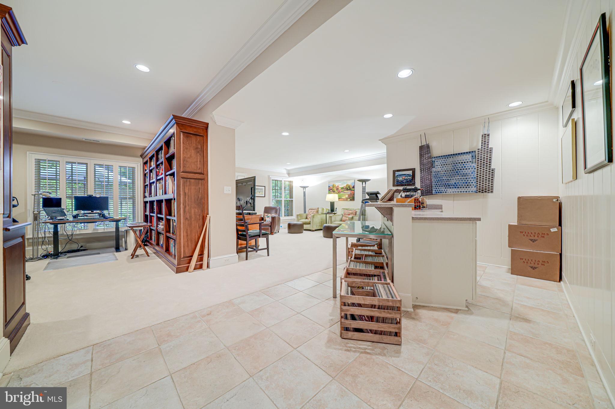 MAYFAIR OF MCLEAN - Residential