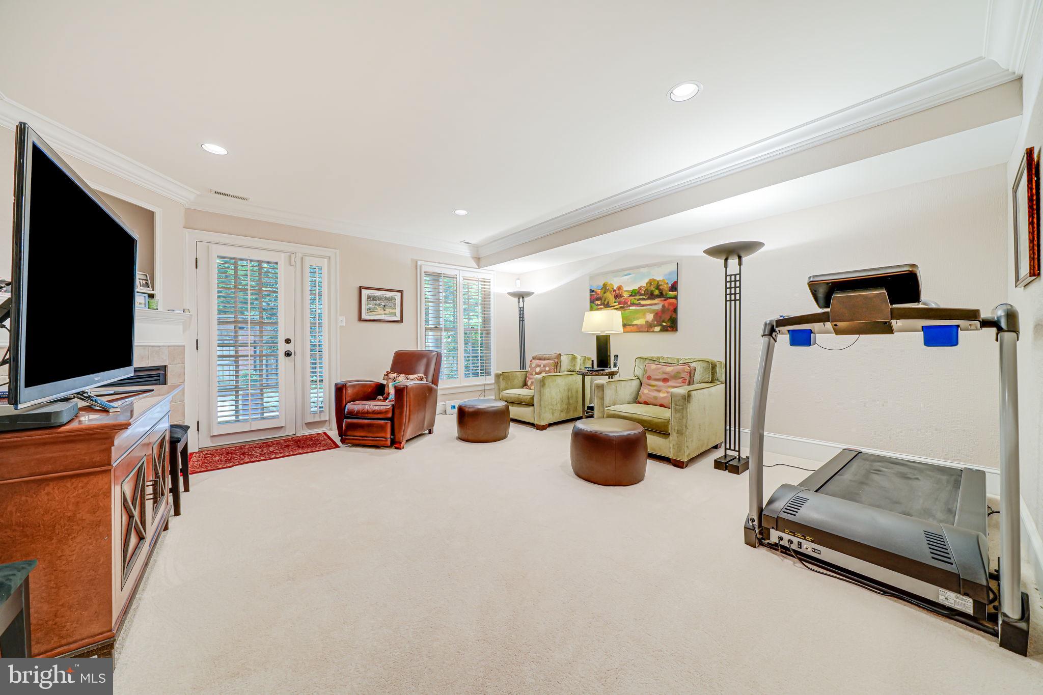 MAYFAIR OF MCLEAN - Residential