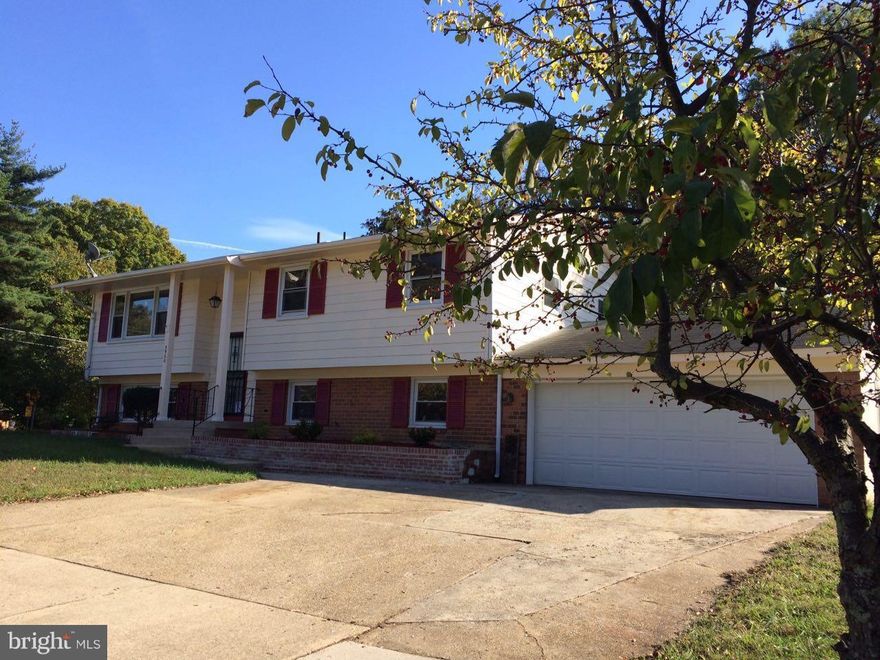 GREAT CORNER LOT! 2 CAR-GARAGE with LONG DRIVE-WAY!  UPGRADED KITCHEN WITH NEW CABINET, GRANITE COUNTERS, AND NEW APPLIANCES; NEW UPGRADED BATHS; BEAUTIFUL HARDWOOD FLOORS! NEW PAINT THROUGHOUT, NEW A/C SYSTEM, NEW WASHER, AND DRYER. MOVE-IN READY, NEARBY MAJOR HWY, AND NATIONAL HARBOR MGM. HURRY!!!