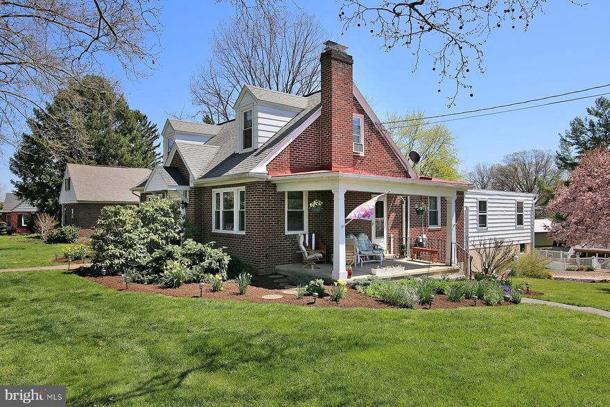 Significant price change - sellers said sell it!

Stunning, open and bright Cape with spacious master, huge luxurious bath, walk-in closet and over-sized two-car+ garage, work shops and much more on peaceful Elm.