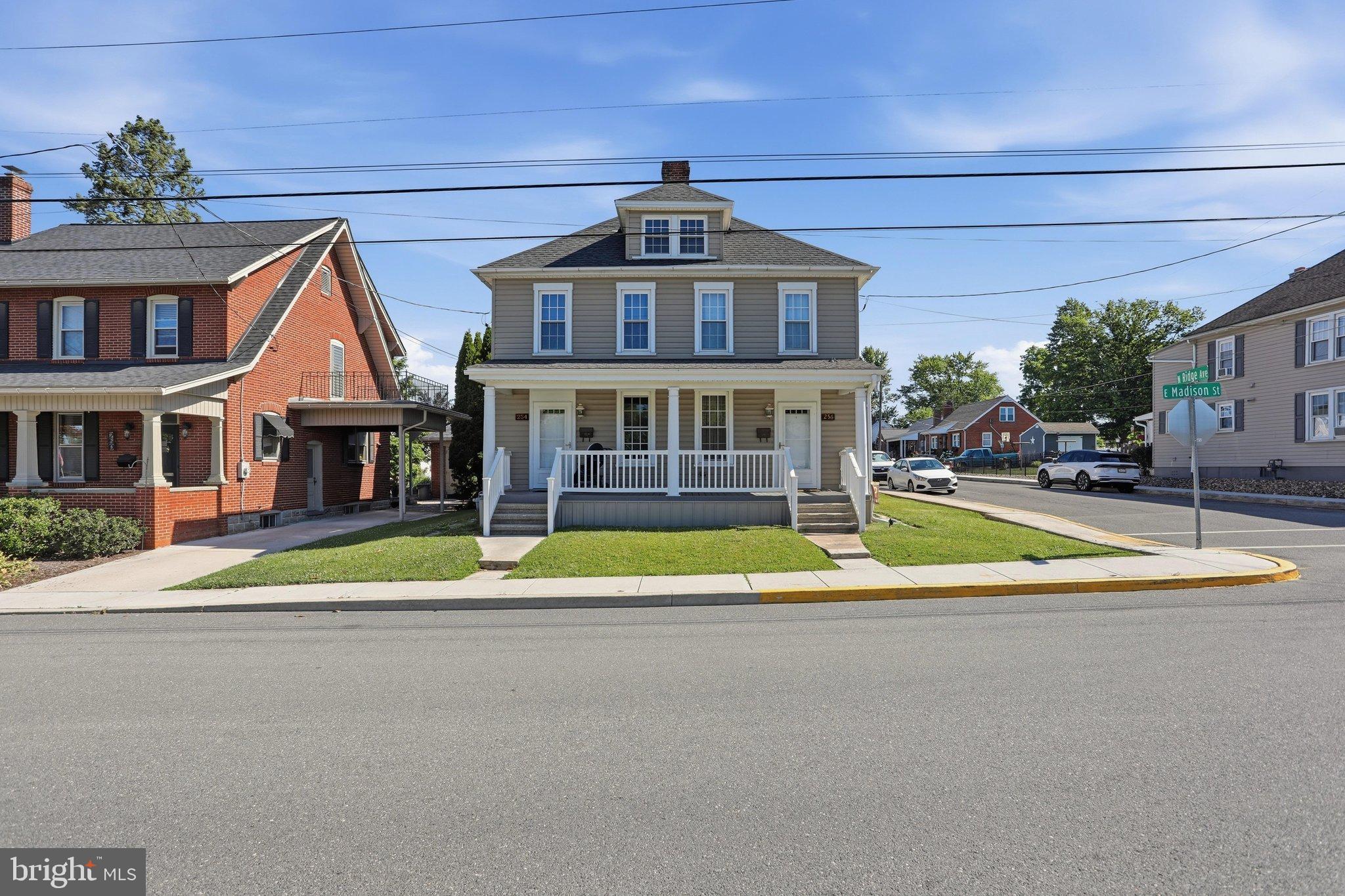 254-256 E MADISON STREET