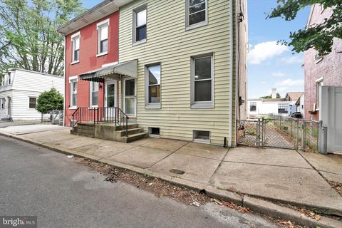 Townhouse For Sale - 170 S Franklin Street<br/> POTTSTOWN, PA 19464