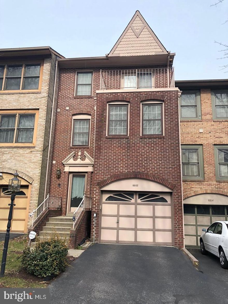 Lovely, freshly painted townhome. 0.6 miles to Metro!  Restaurants, shopping, entertainment, parks. Perfect
location on the edge of downtown Silver Spring in picturesque Woodside Park.  Formal dining room, sunken living room w/ double french doors, den w/ walk out to deck. Fireplace, 1 car garage.