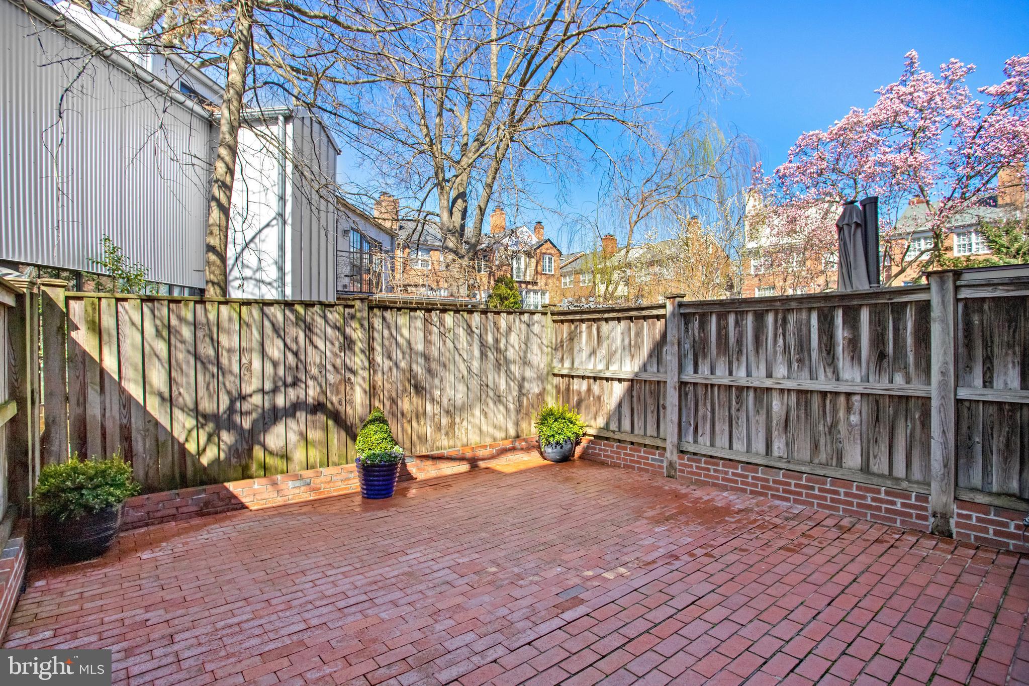 YATES GARDENS - Residential