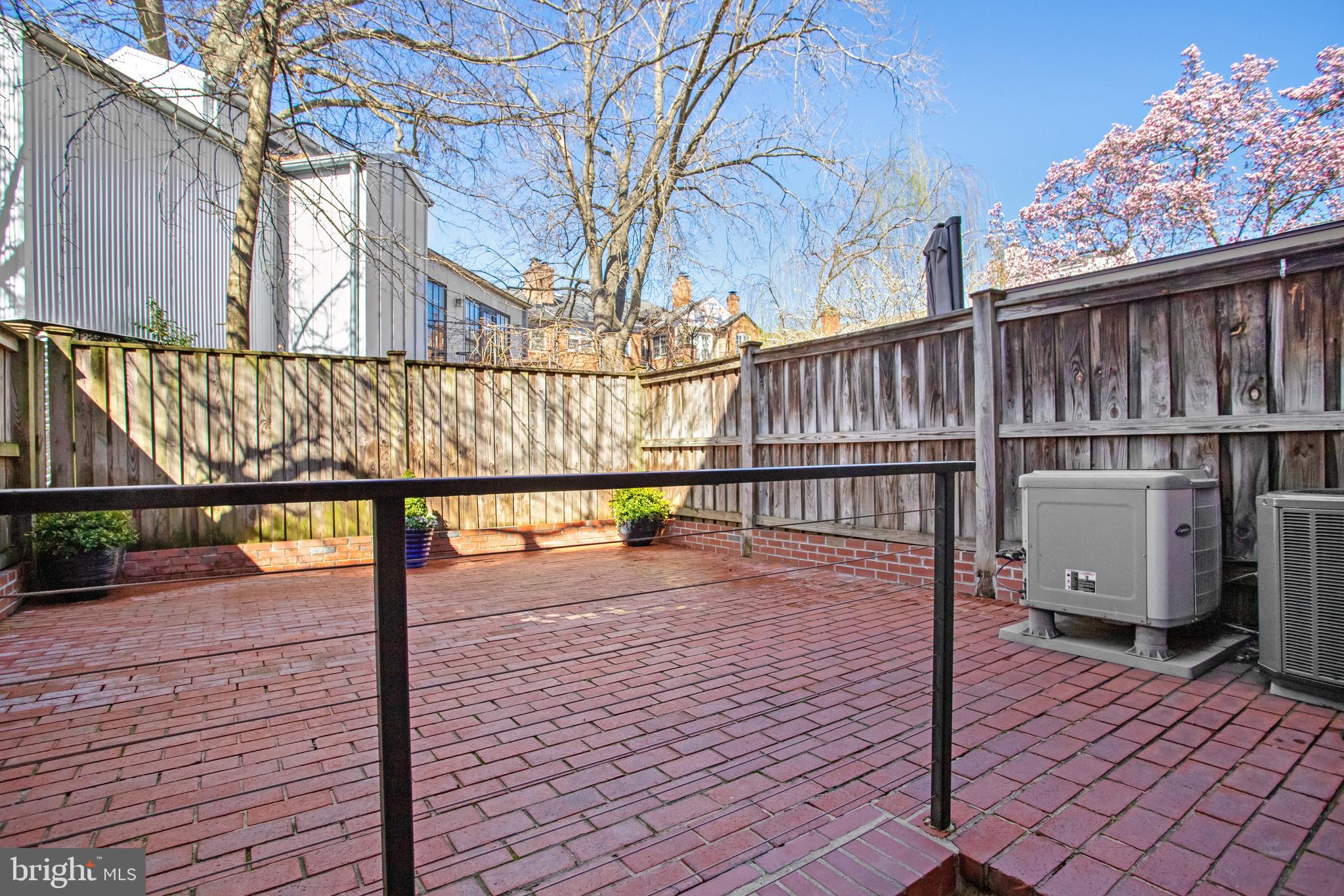 YATES GARDENS - Residential