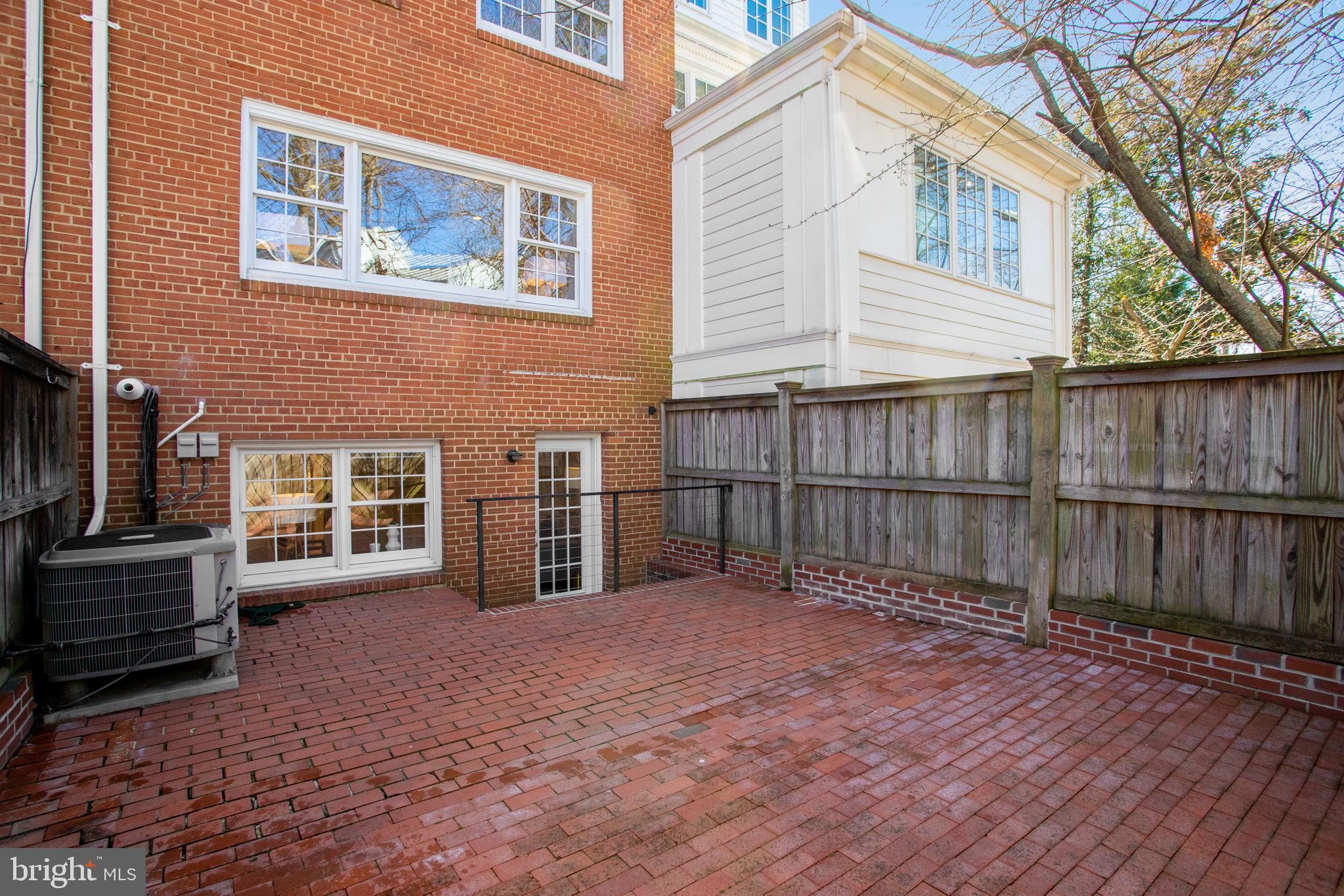 YATES GARDENS - Residential