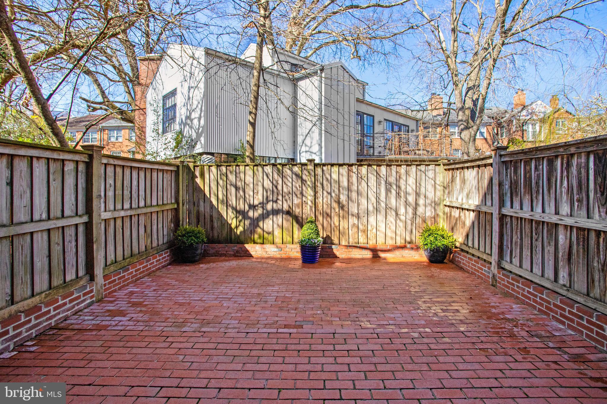 YATES GARDENS - Residential