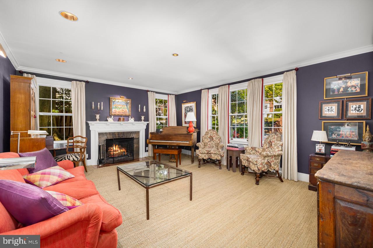 4438 LOWELL STREET NW