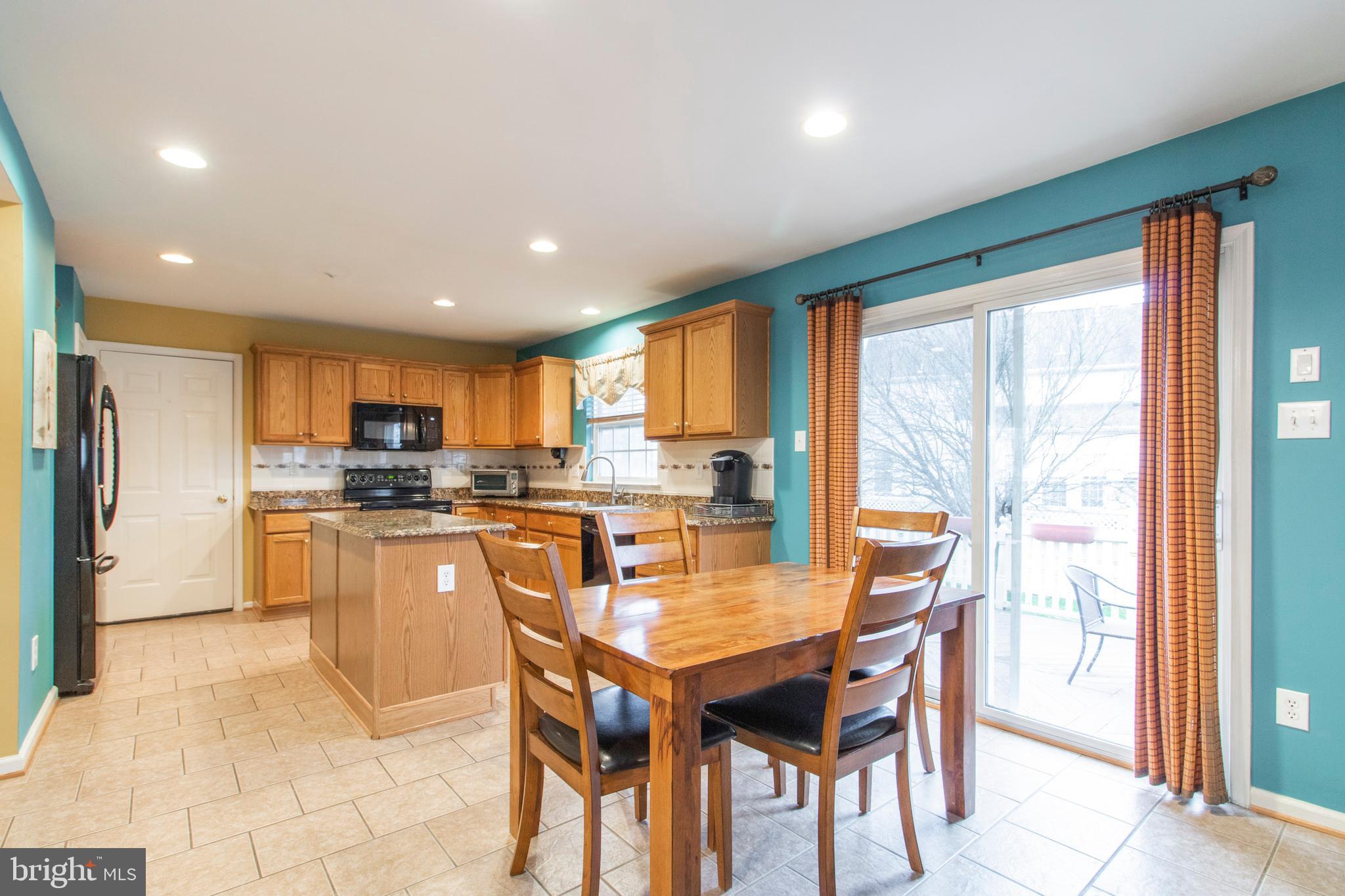 MAPLE KNOLL - Residential