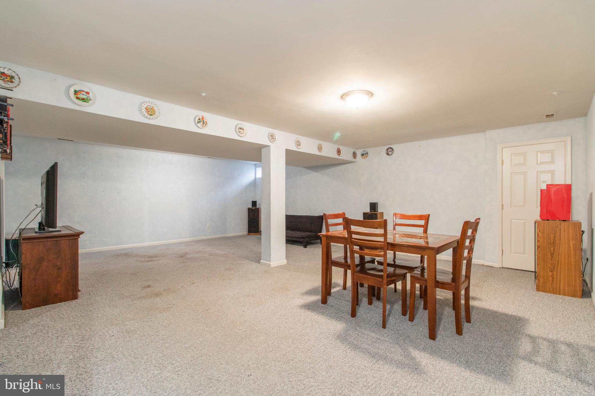 MAPLE KNOLL - Residential