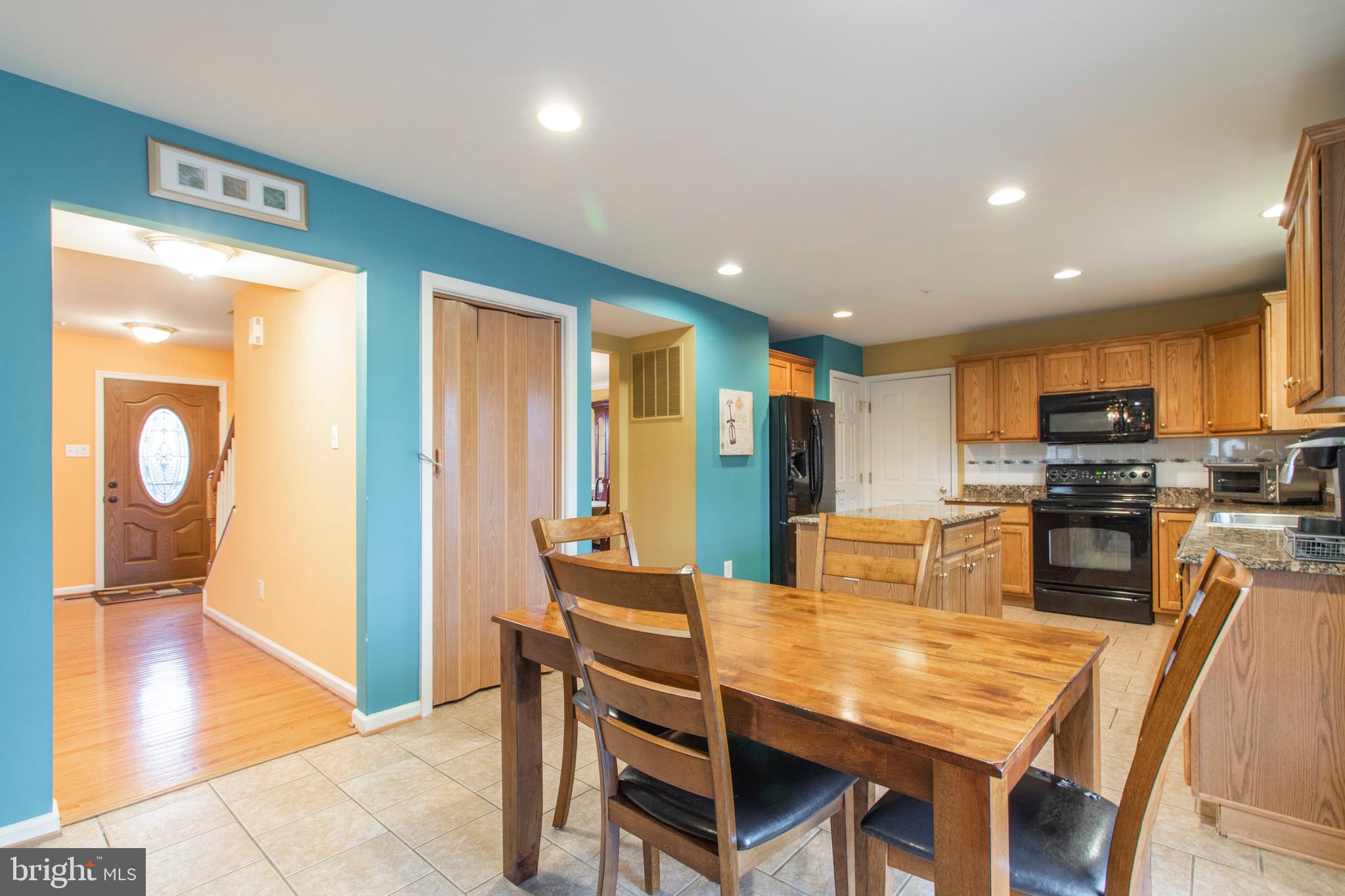 MAPLE KNOLL - Residential