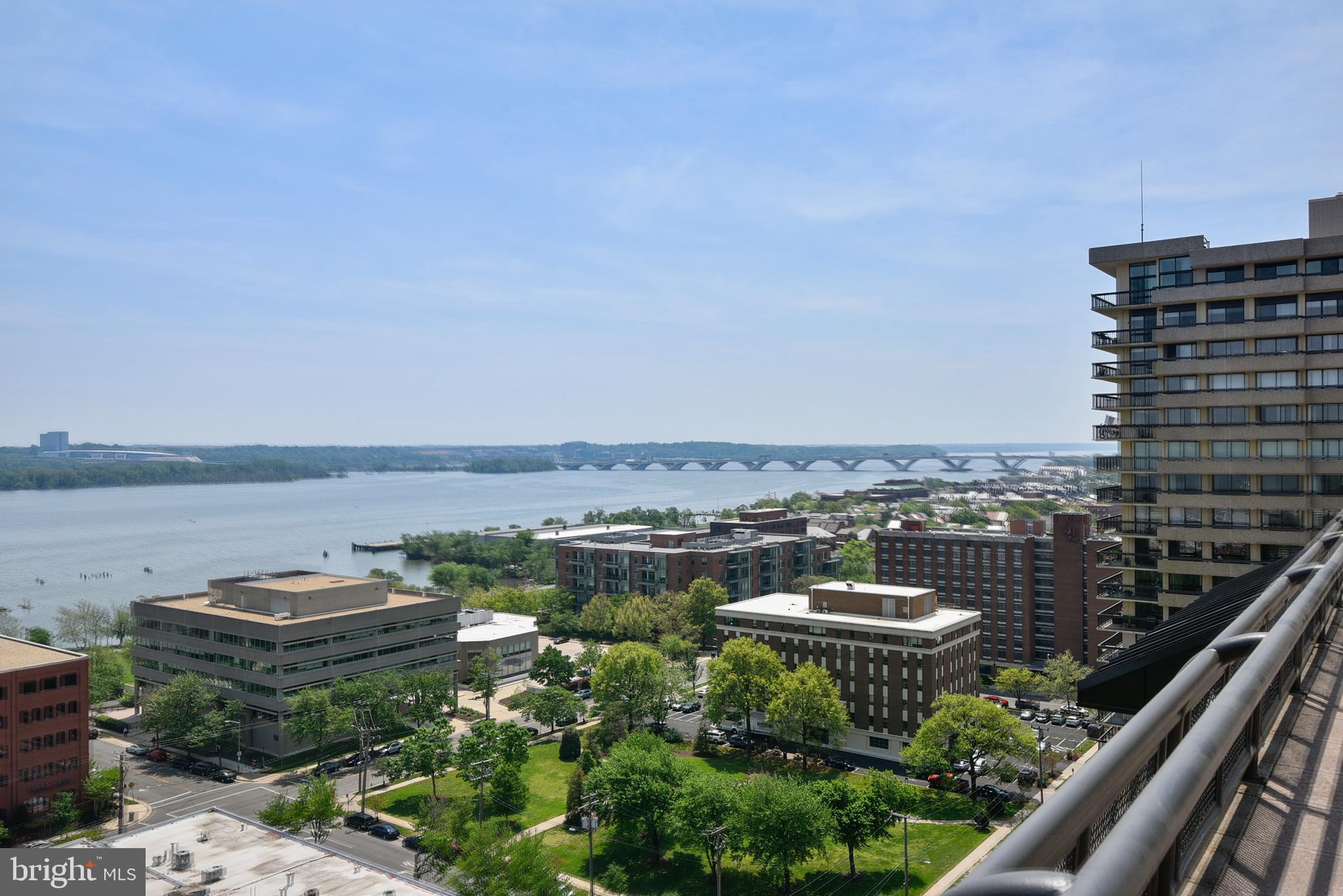 PORT ROYAL CONDOMINIUM - Residential