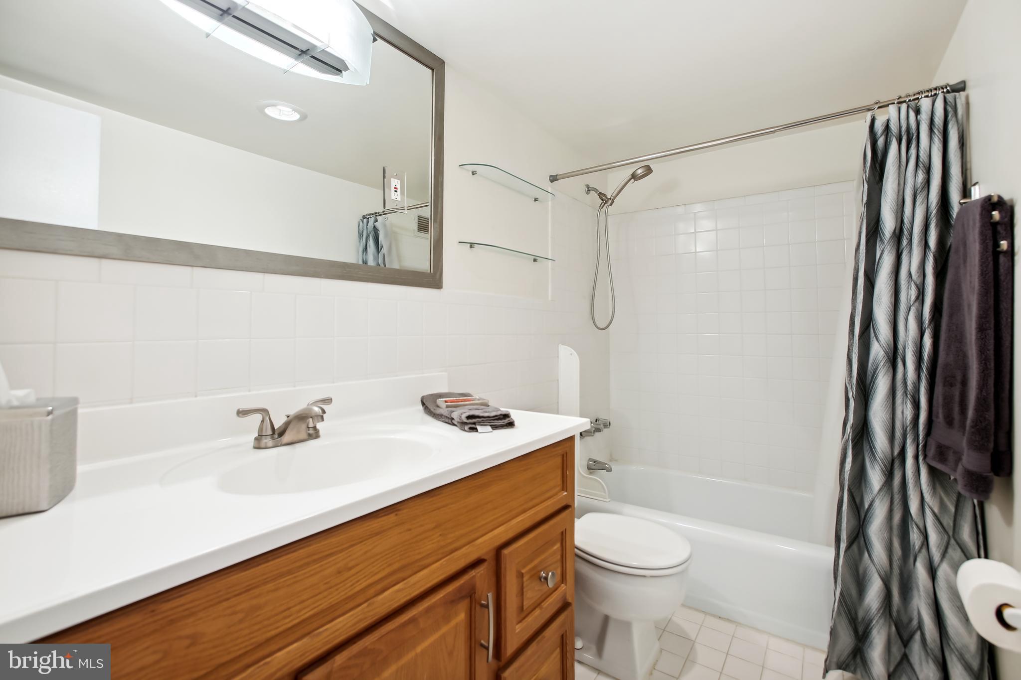 PORT ROYAL CONDOMINIUM - Residential