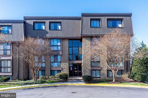 Photo of 5101 Maris Avenue #301, ALEXANDRIA, VA 22304 (MLS # VAAX2055142)