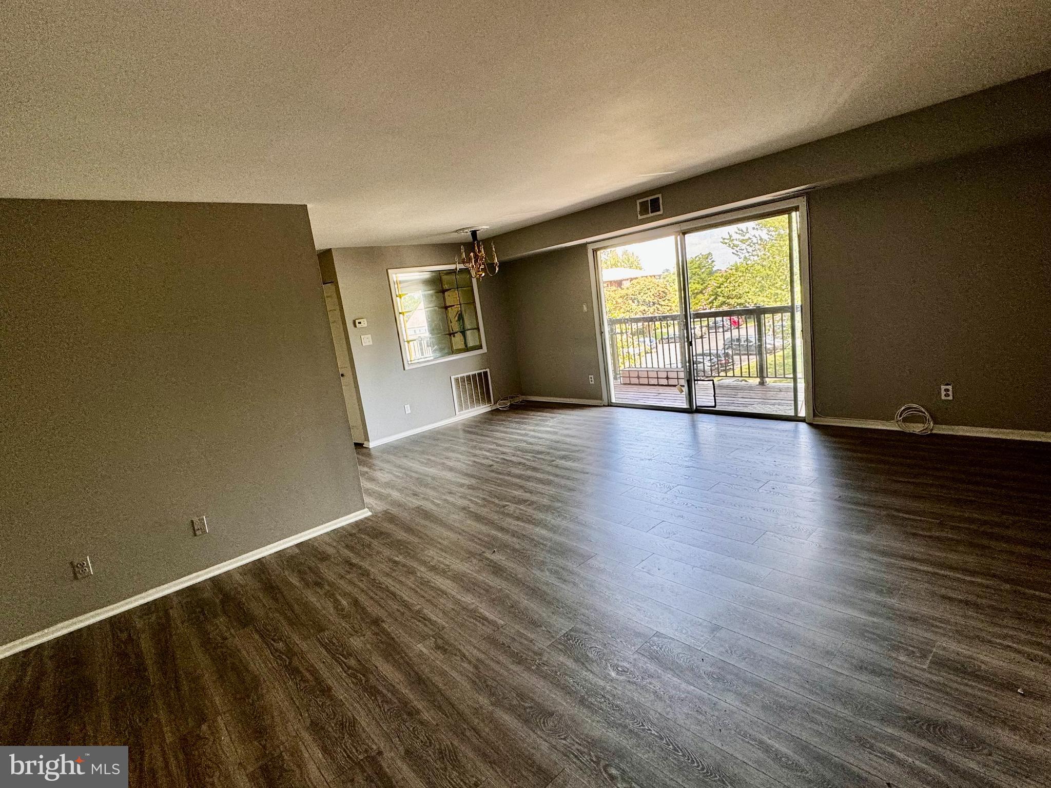 212 LOCUST STREET SE 111