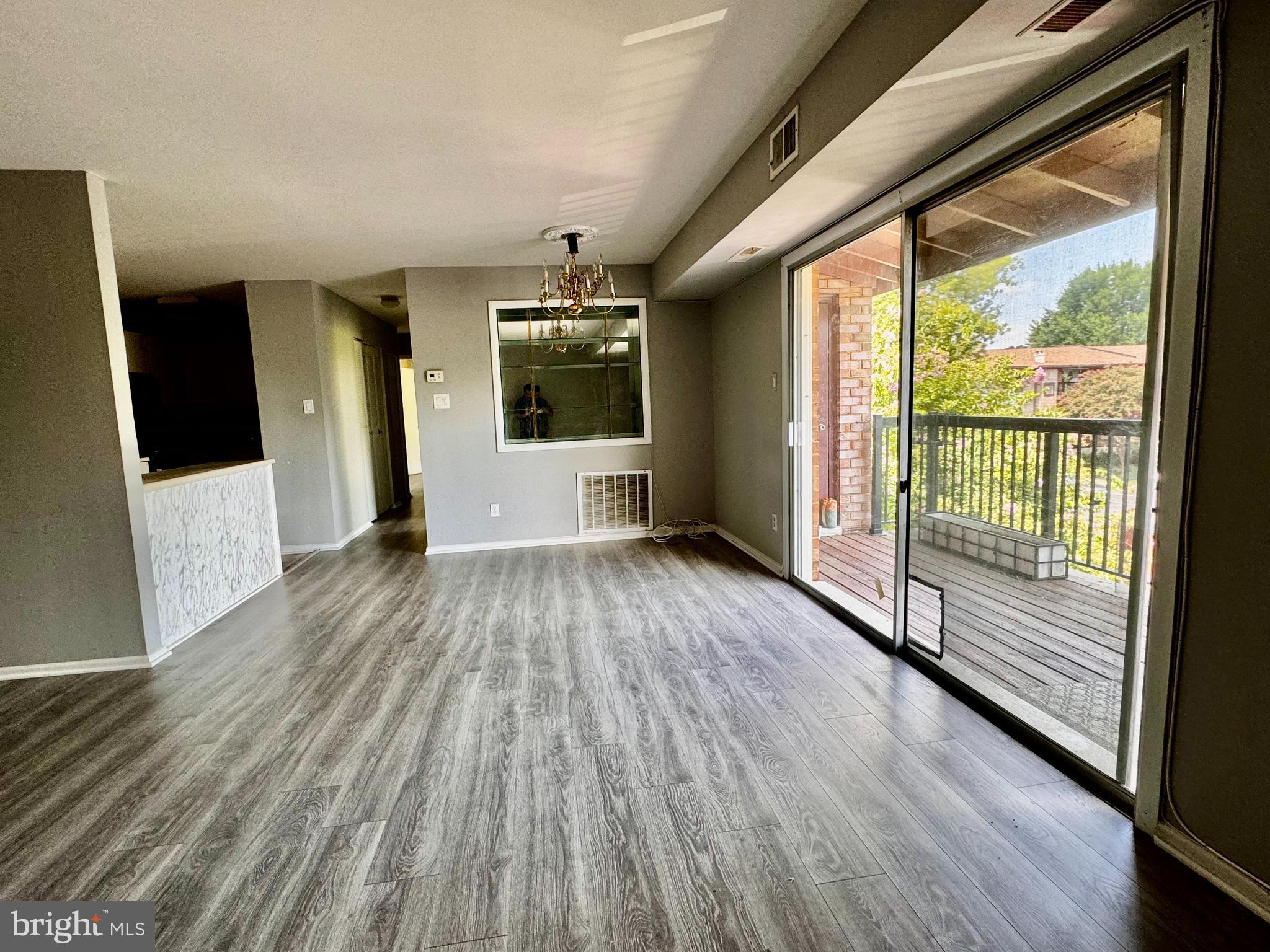 212 LOCUST STREET SE 111