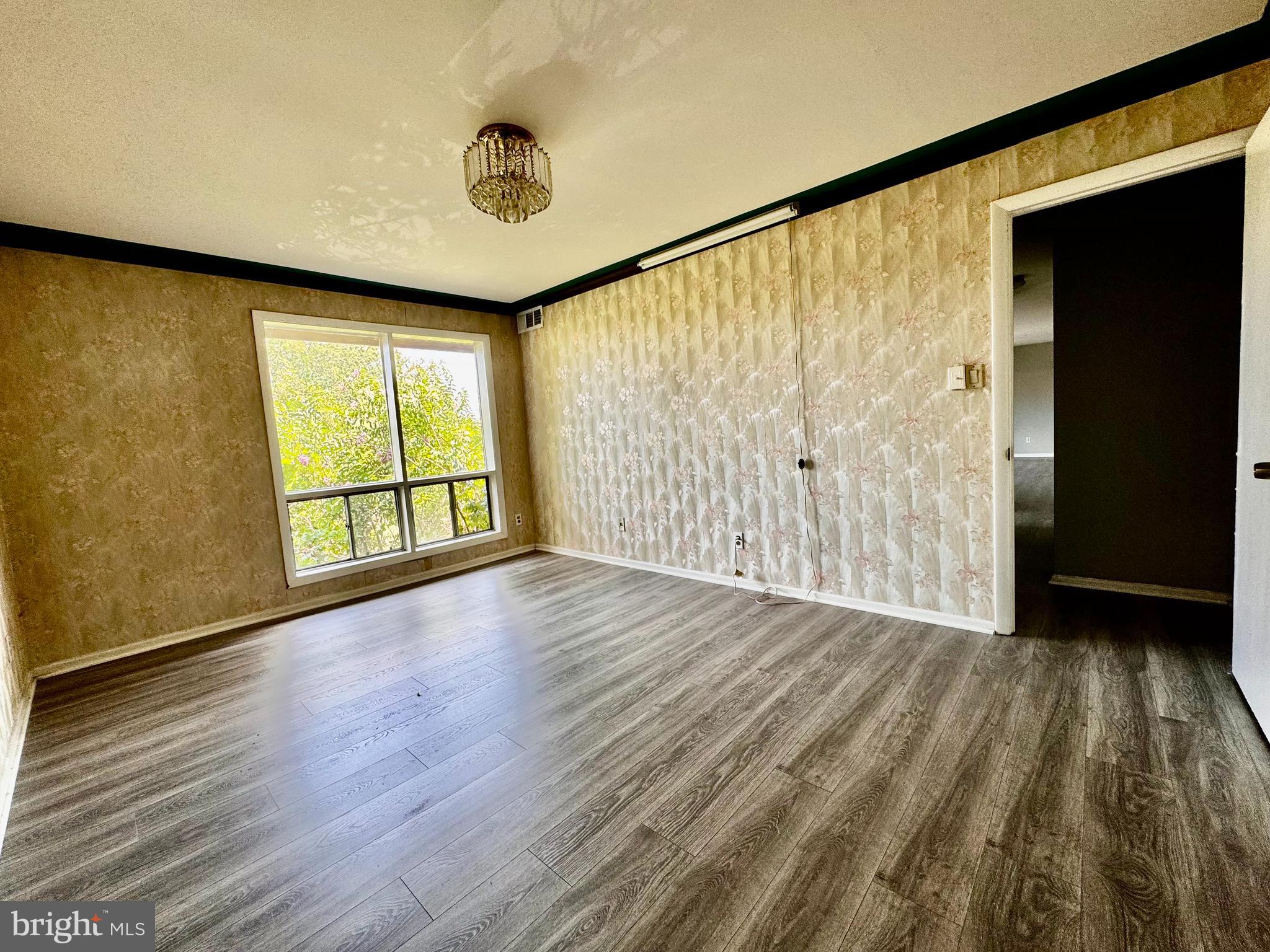 212 LOCUST STREET SE 111