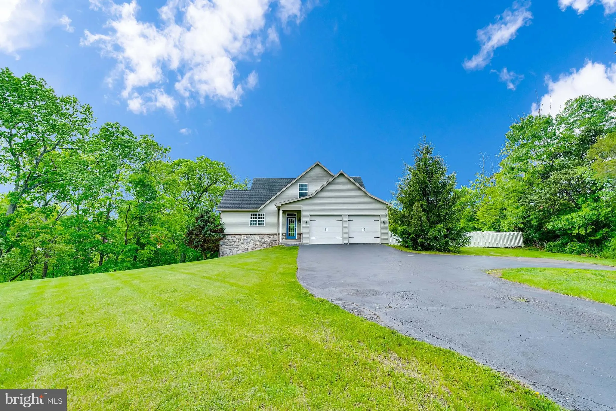 Schwenksville, Pennsylvania 19473, United States, 4 Bedrooms Bedrooms, ,4 BathroomsBathrooms,Residential,Pending,135739