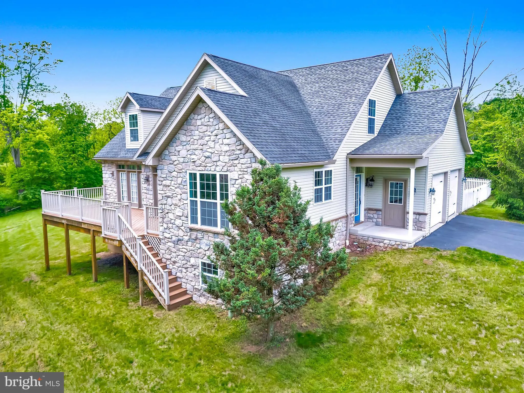 Schwenksville, Pennsylvania 19473, United States, 4 Bedrooms Bedrooms, ,4 BathroomsBathrooms,Residential,Pending,135739