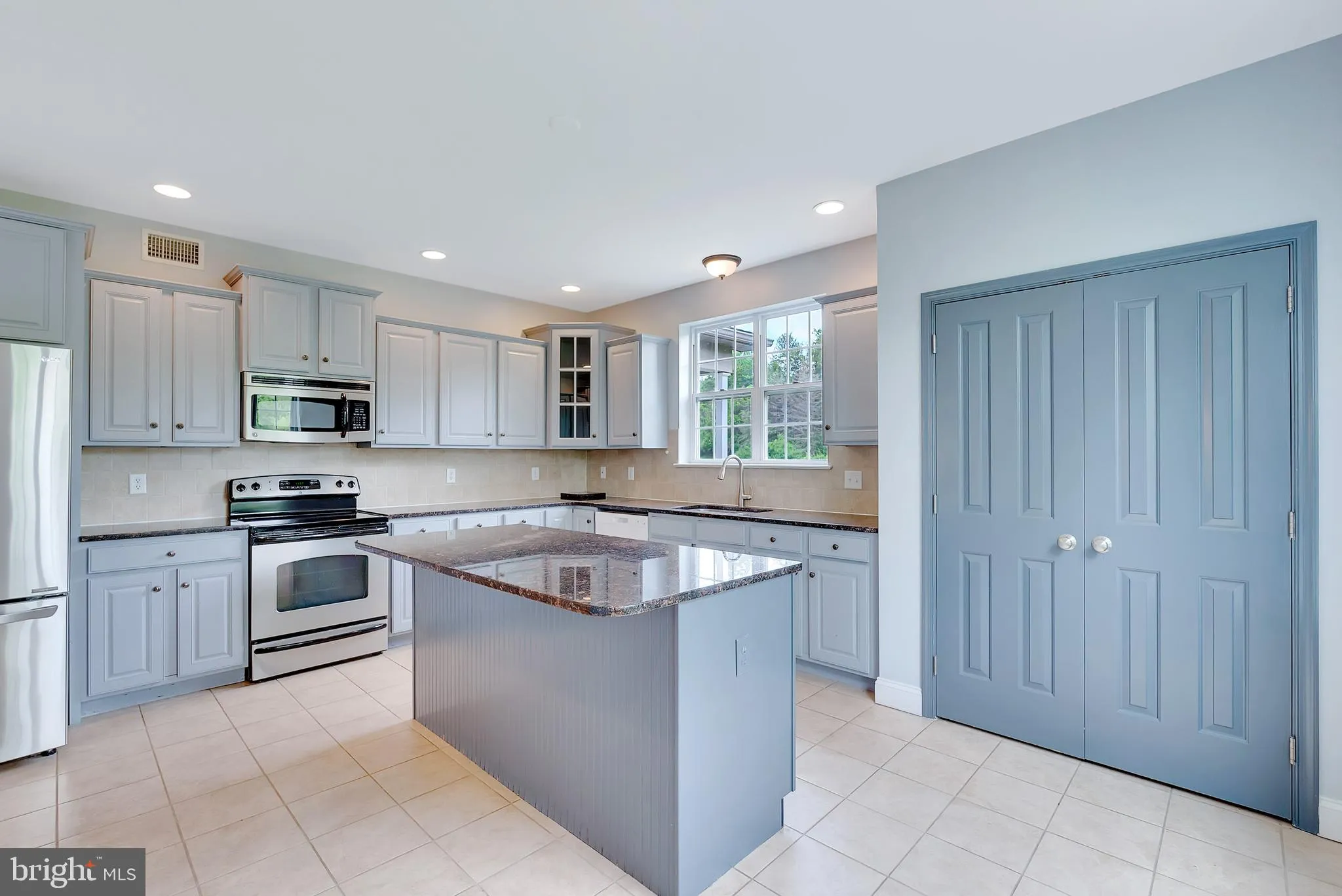 Schwenksville, Pennsylvania 19473, United States, 4 Bedrooms Bedrooms, ,4 BathroomsBathrooms,Residential,Pending,135739