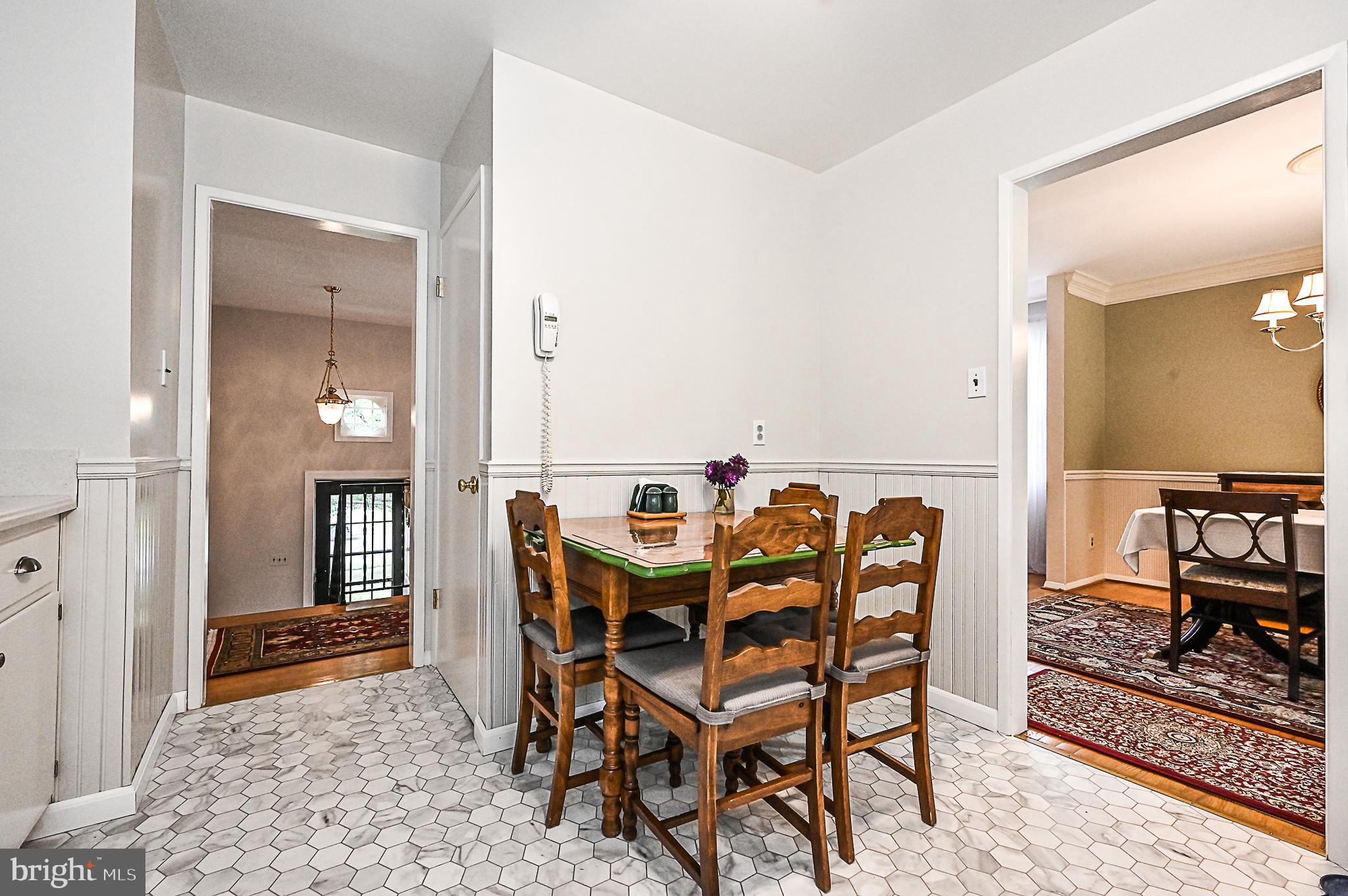 COUNTRY CLUB MANOR - Residential