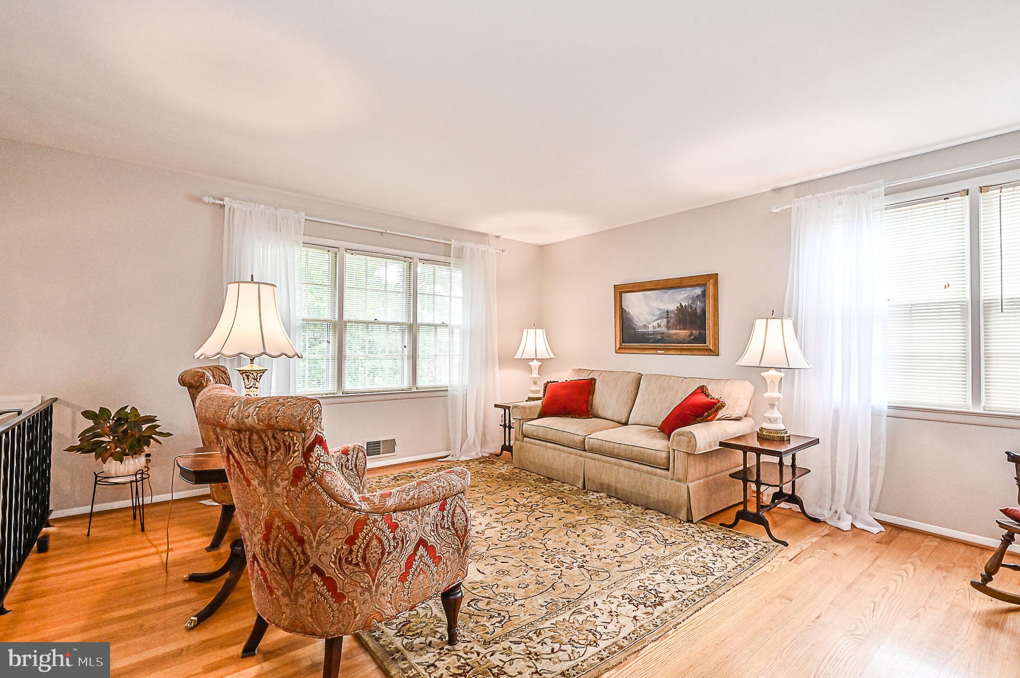 COUNTRY CLUB MANOR - Residential