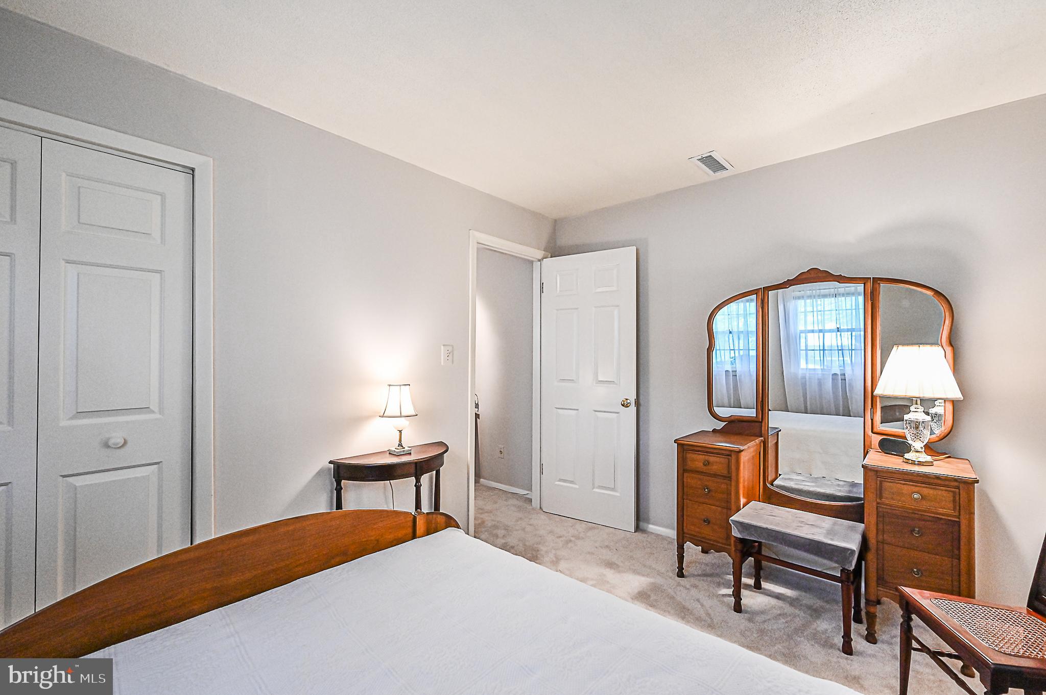 COUNTRY CLUB MANOR - Residential