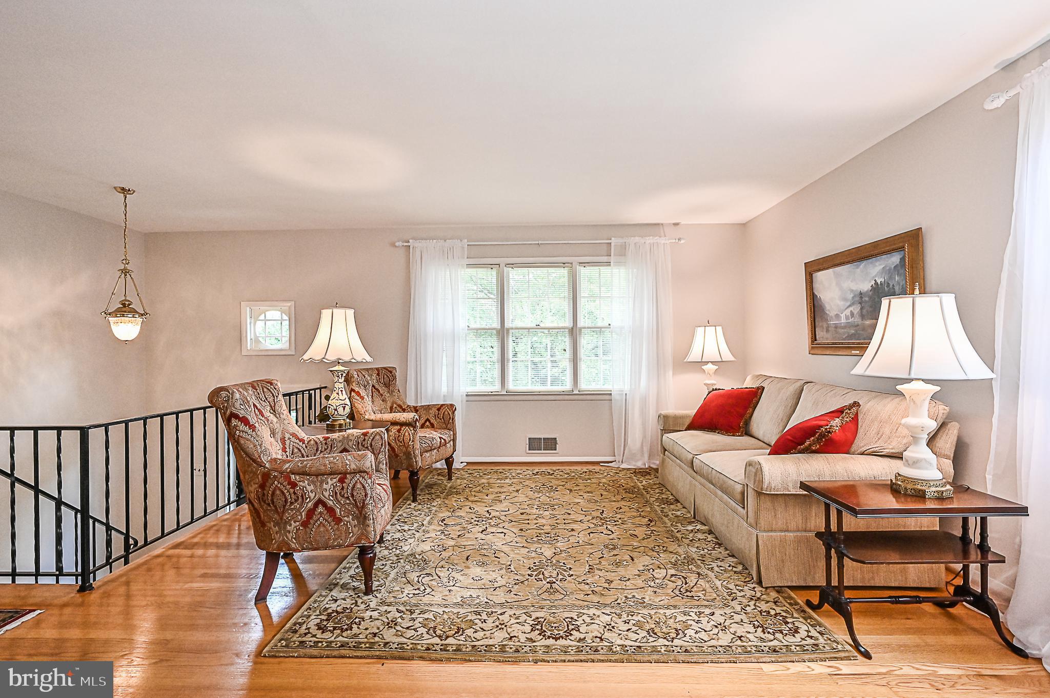 COUNTRY CLUB MANOR - Residential