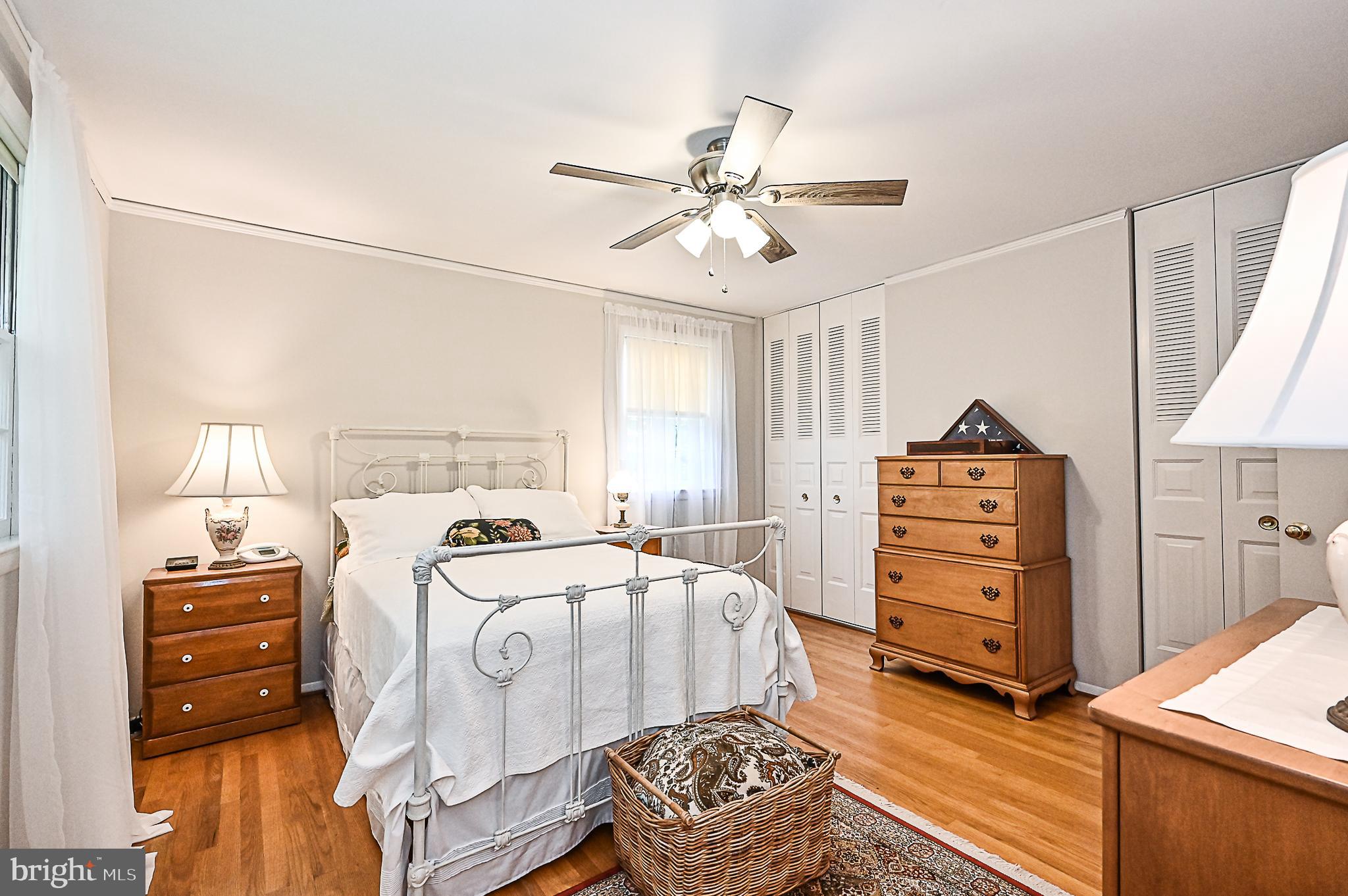 COUNTRY CLUB MANOR - Residential