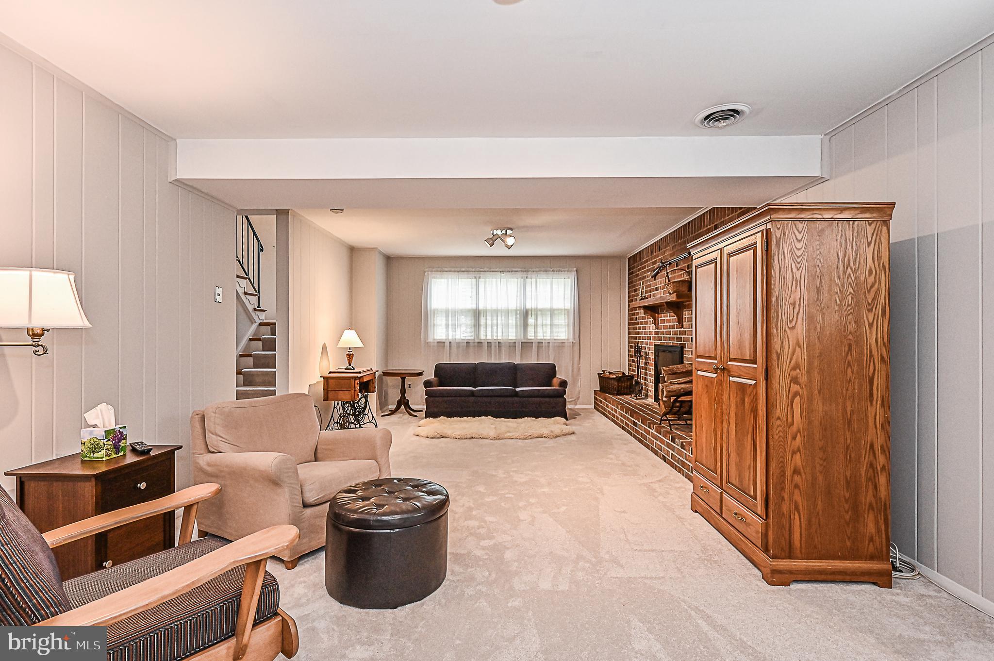 COUNTRY CLUB MANOR - Residential