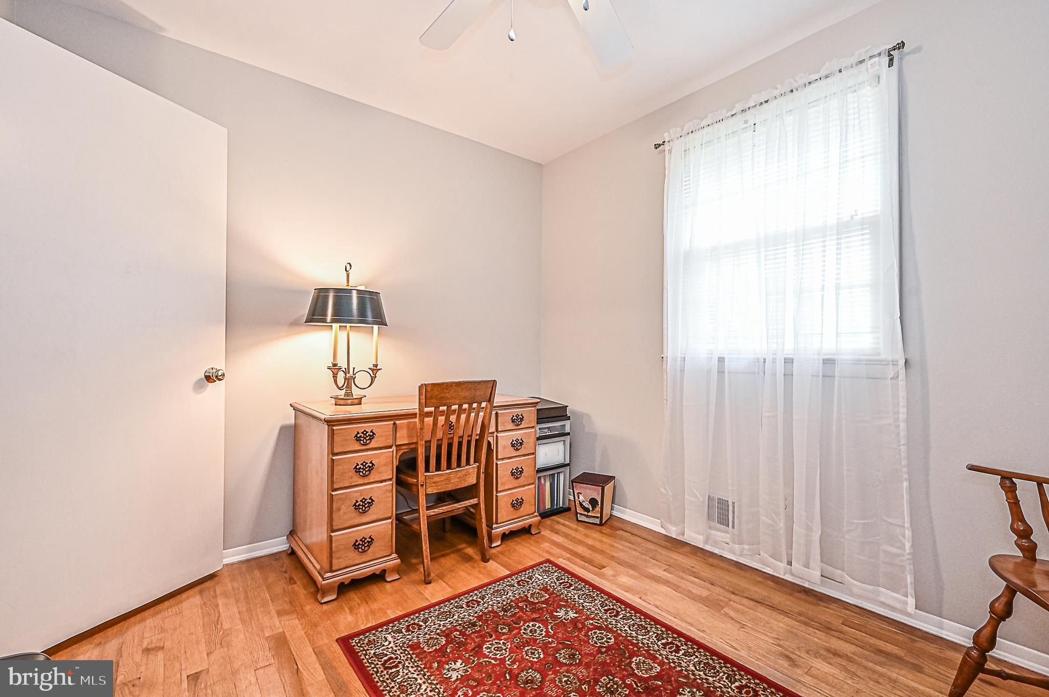 COUNTRY CLUB MANOR - Residential