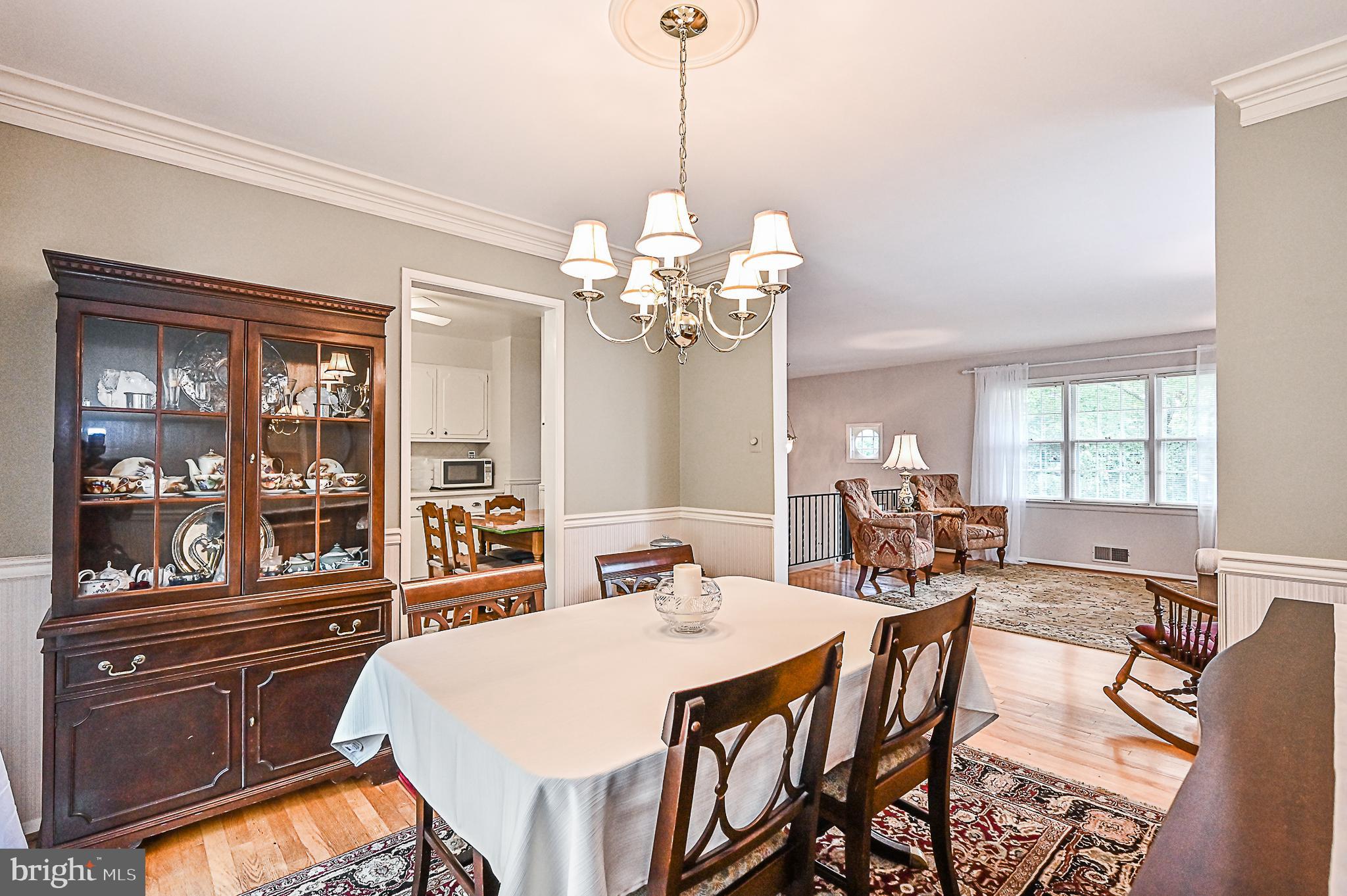 COUNTRY CLUB MANOR - Residential