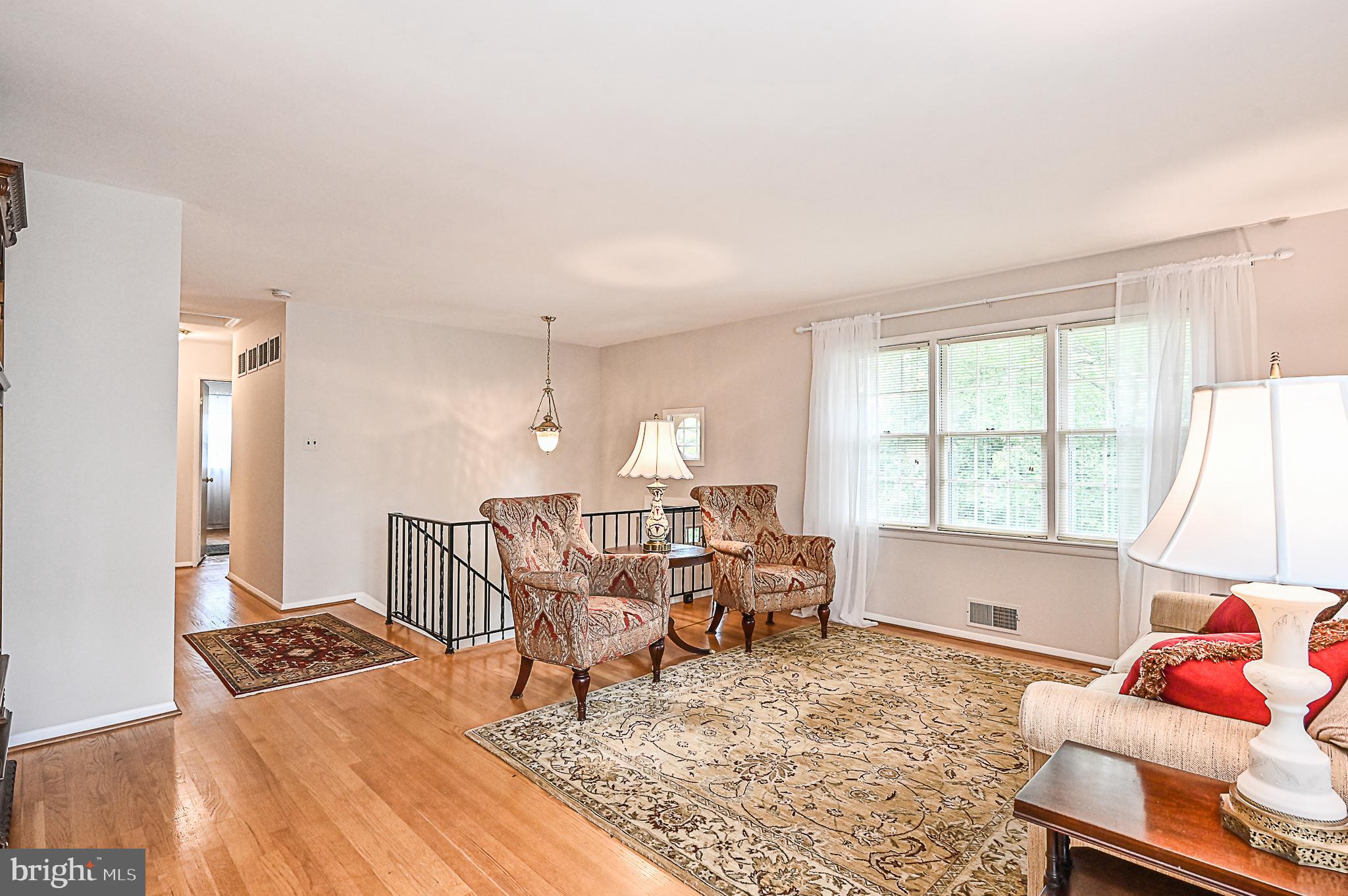 COUNTRY CLUB MANOR - Residential